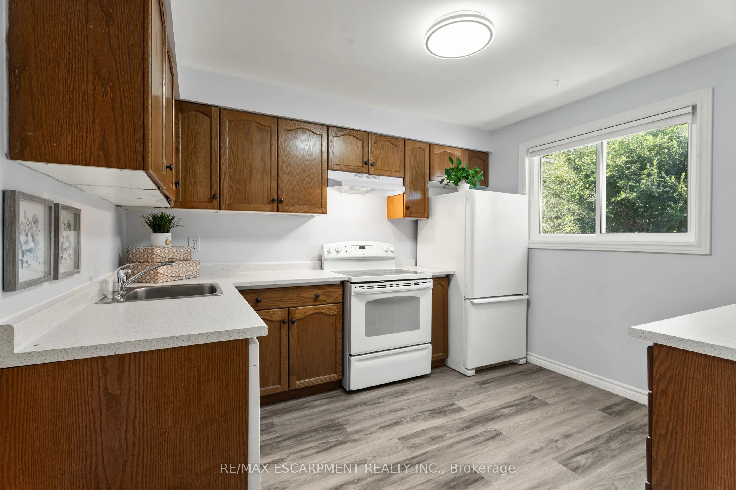 924 Mohawk Road W, #F