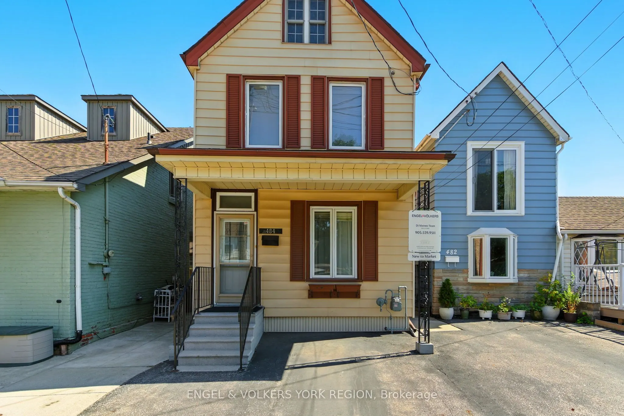 484 John Street N