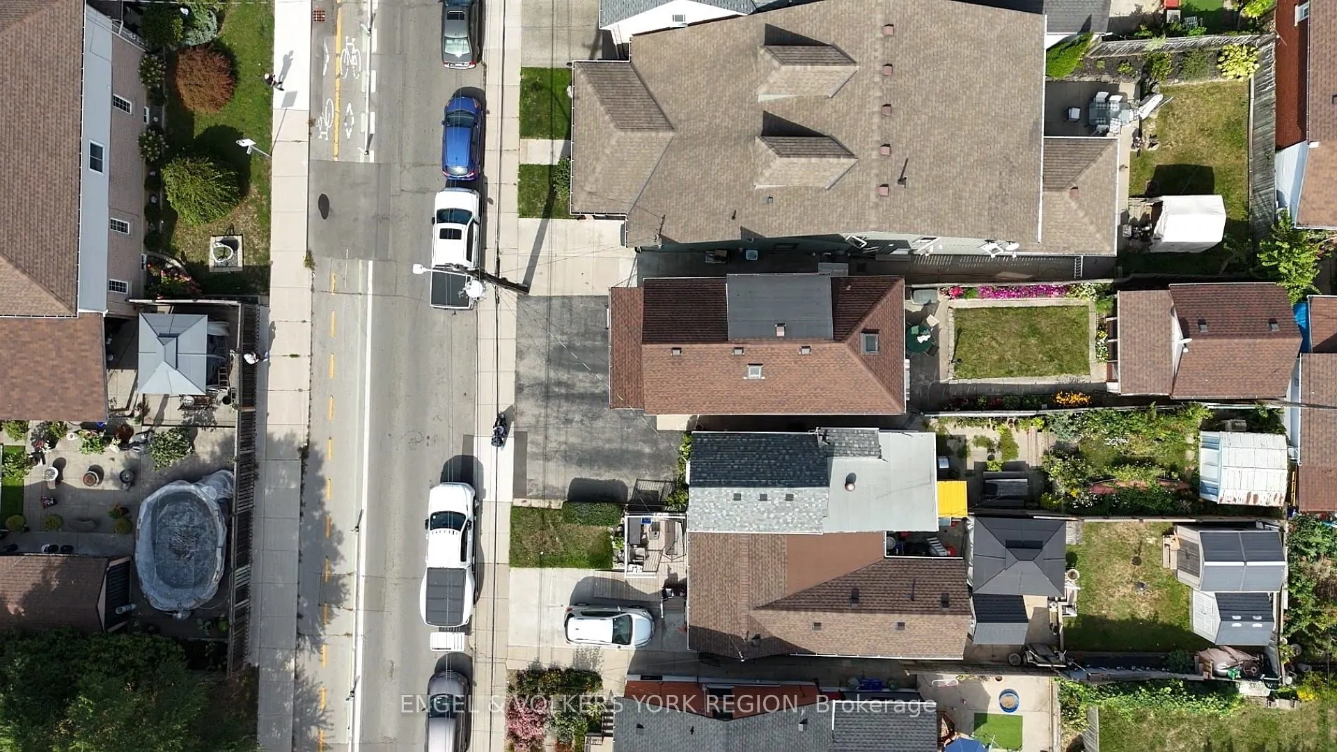 484 John Street N