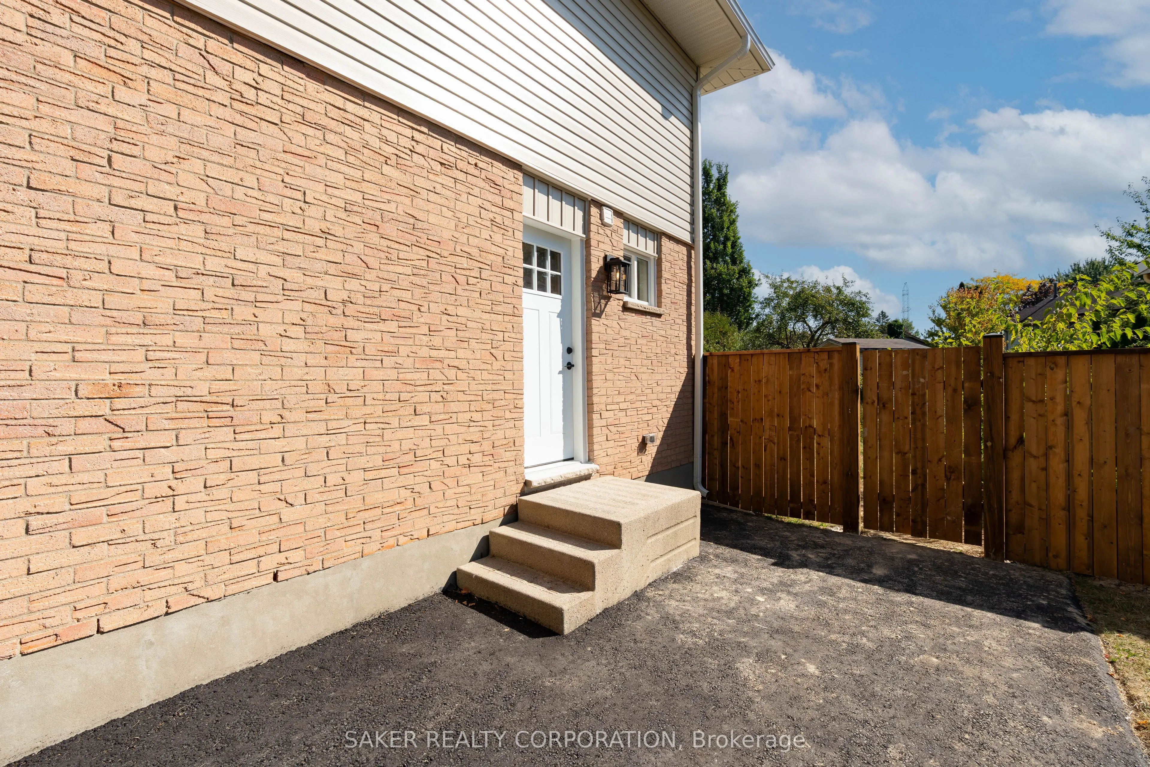 10 Edgemere Crescent
