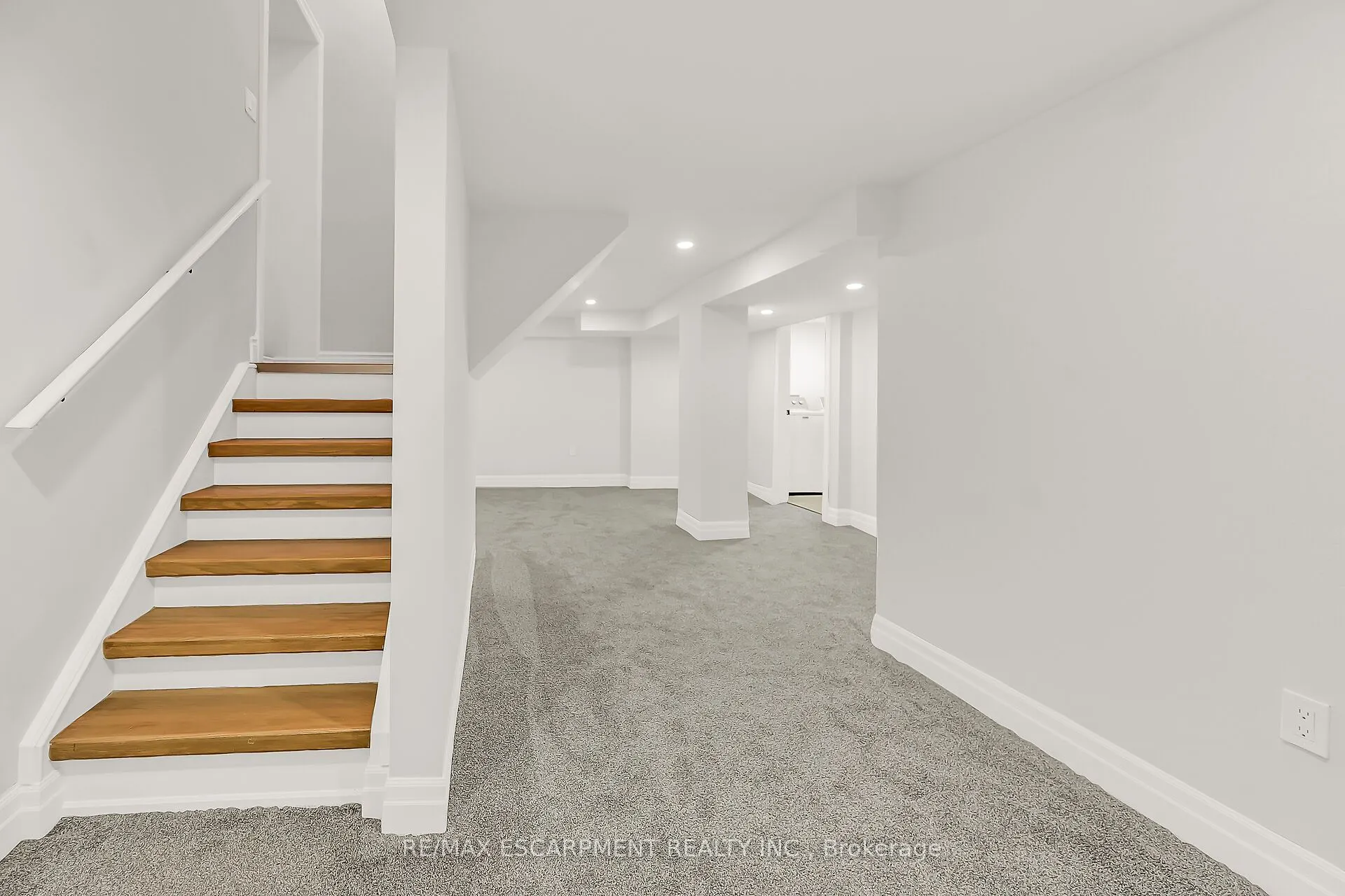 162 RIDGE Street