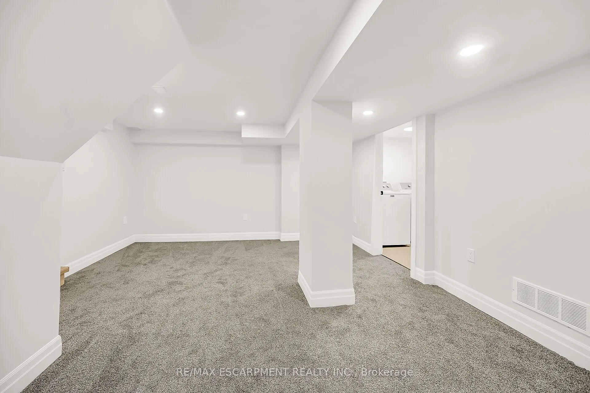 162 RIDGE Street
