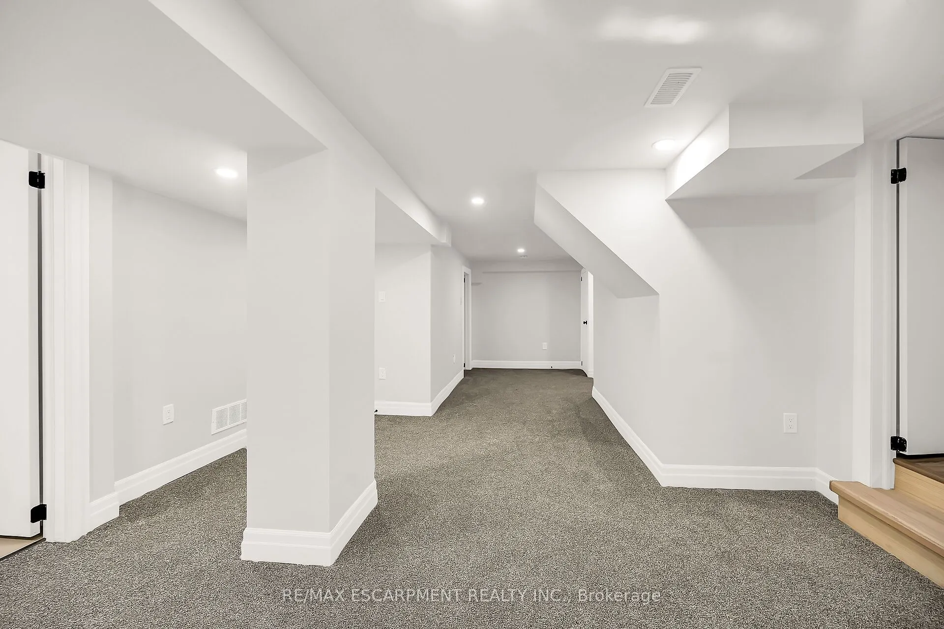 162 RIDGE Street
