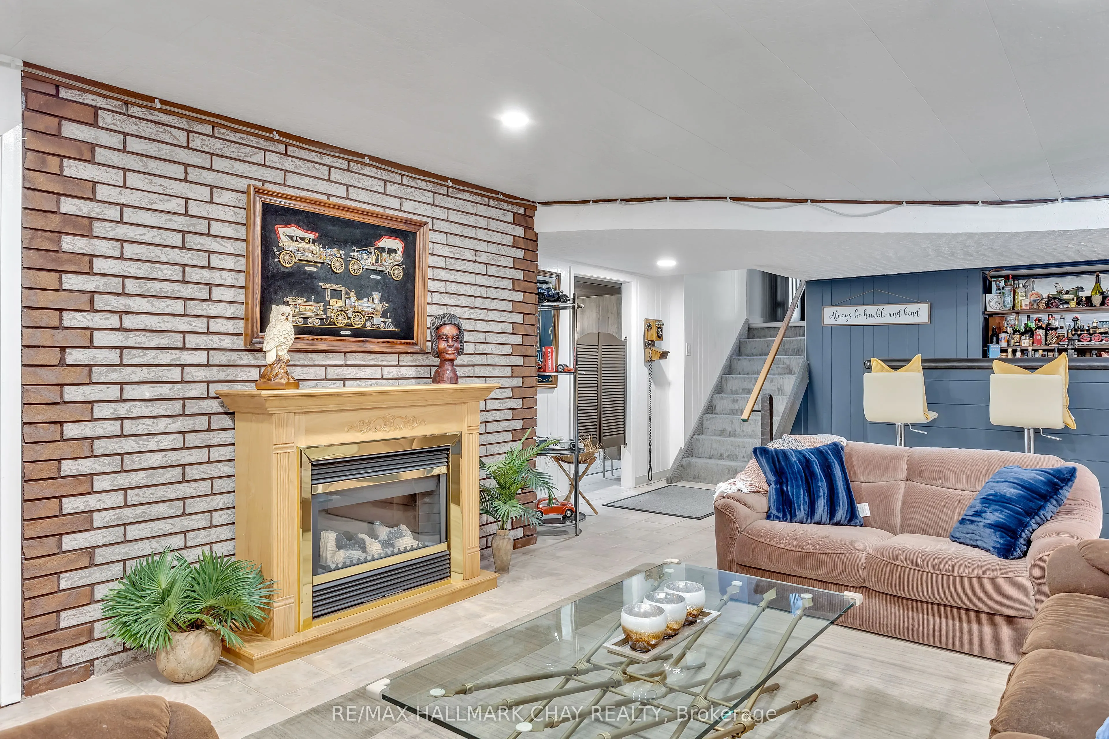1009 FAIRBAIRN Street