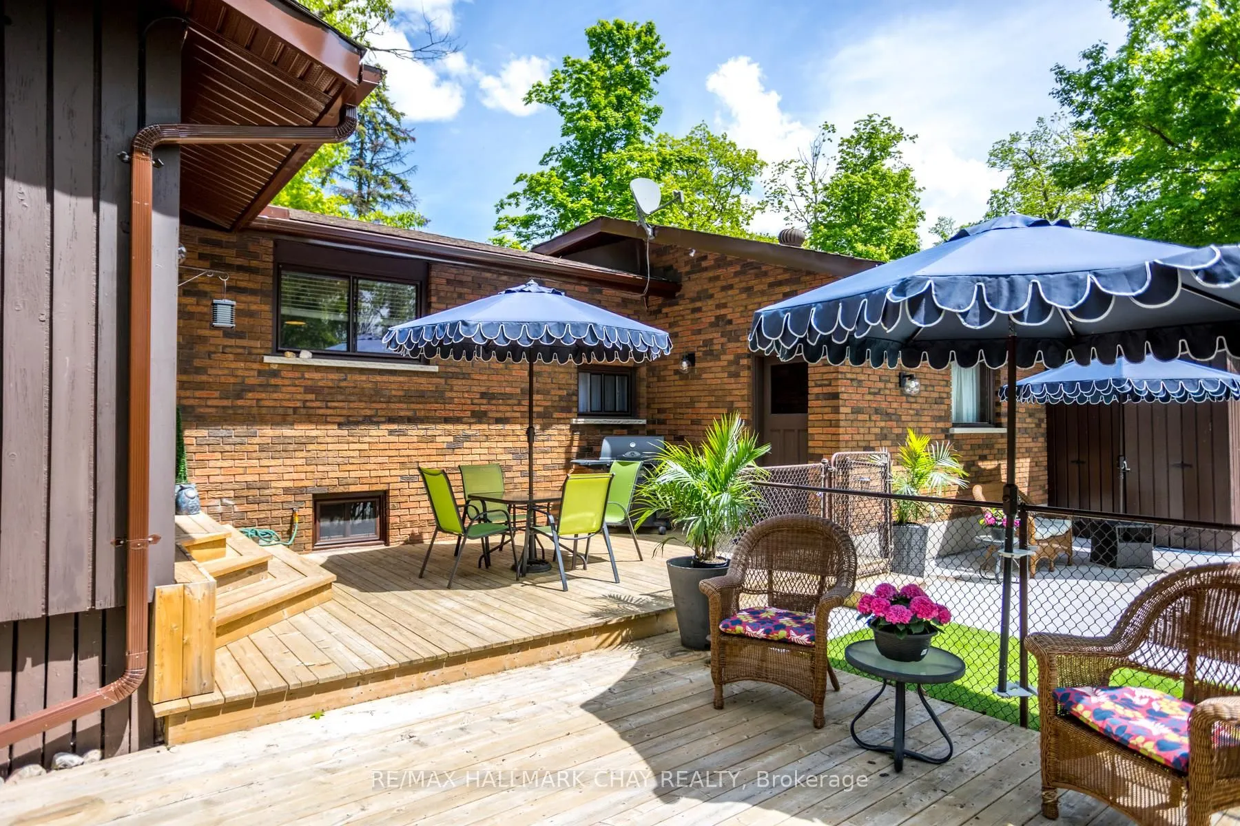 1009 FAIRBAIRN Street