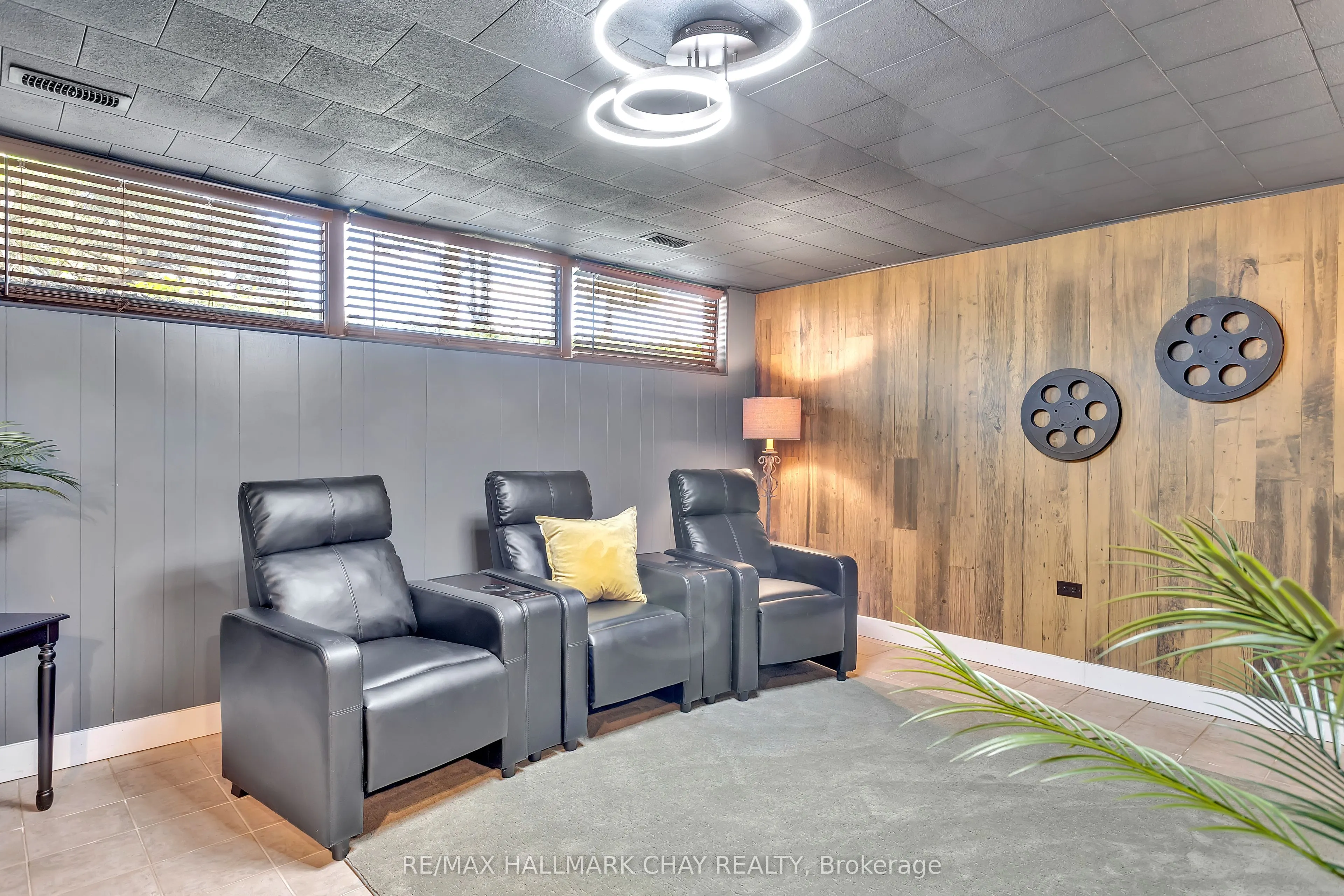 1009 FAIRBAIRN Street
