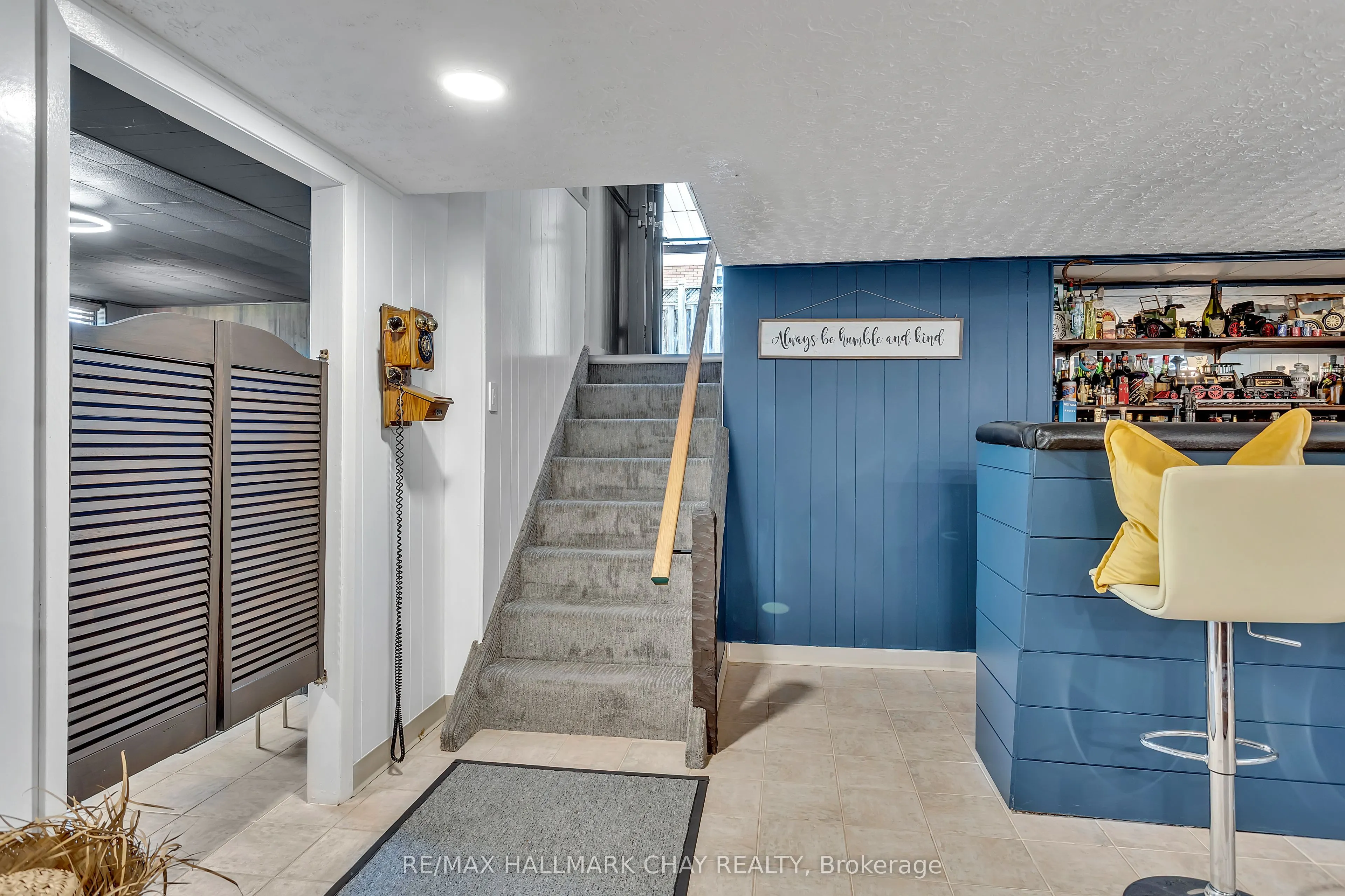 1009 FAIRBAIRN Street