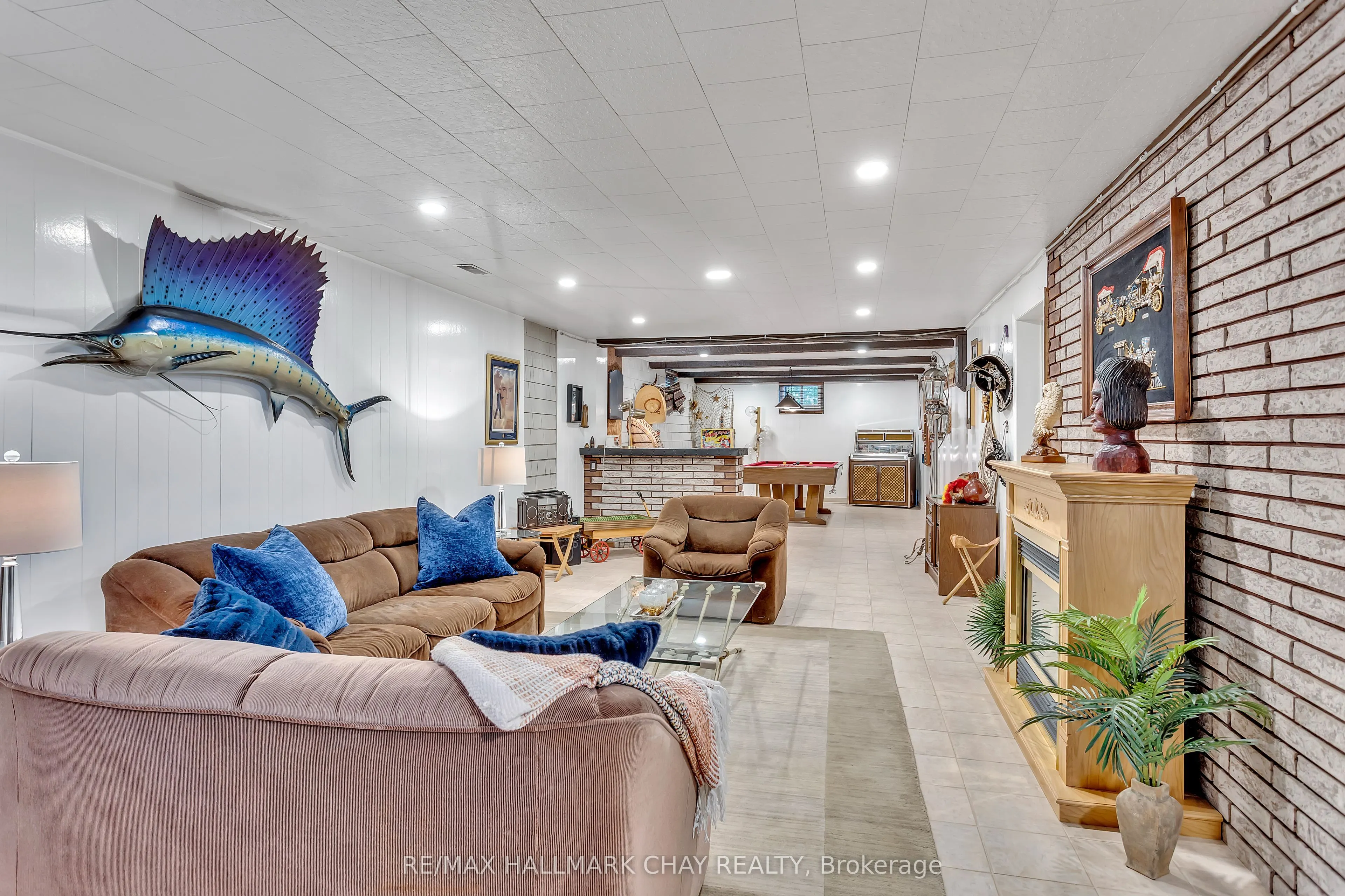 1009 FAIRBAIRN Street