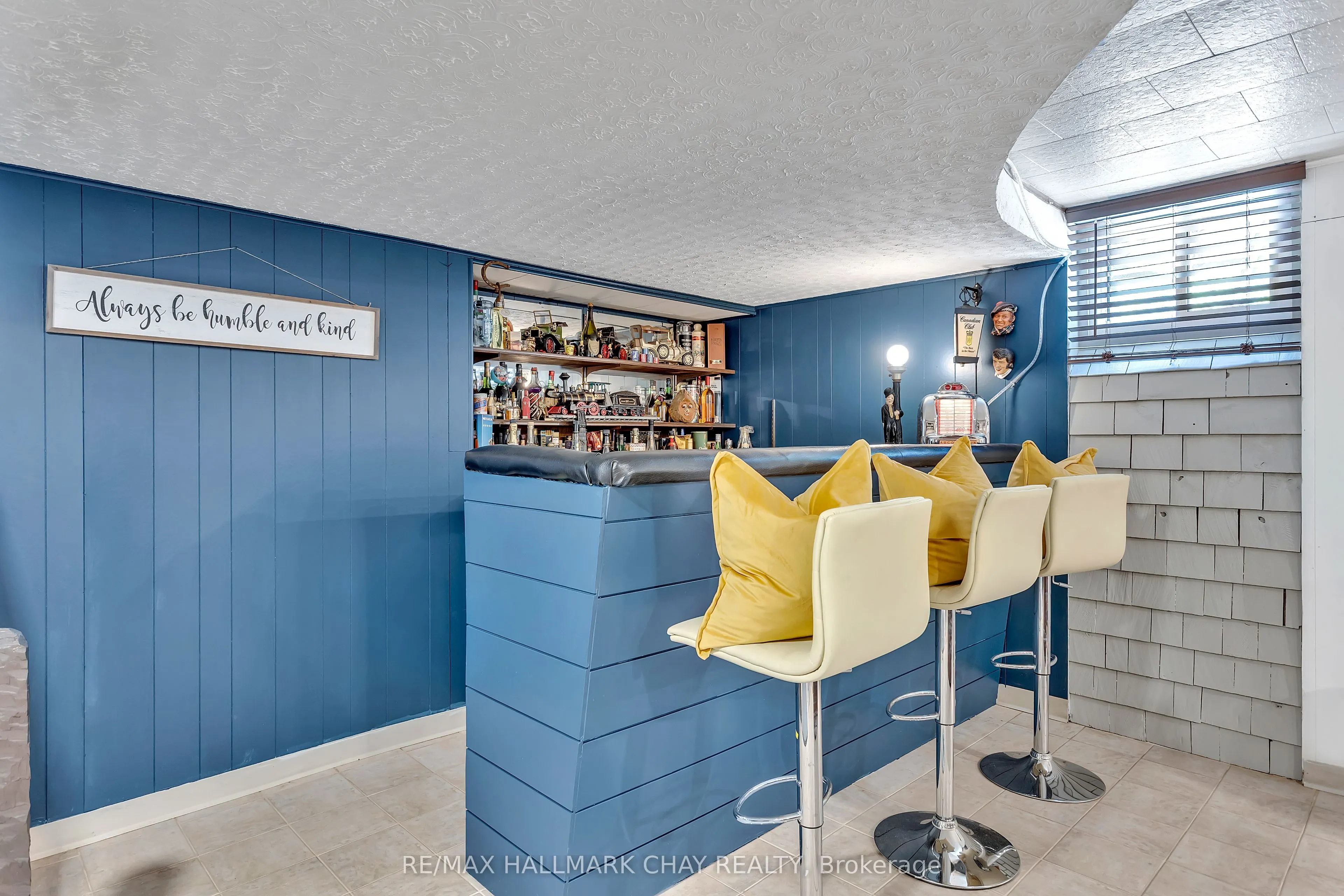 1009 FAIRBAIRN Street