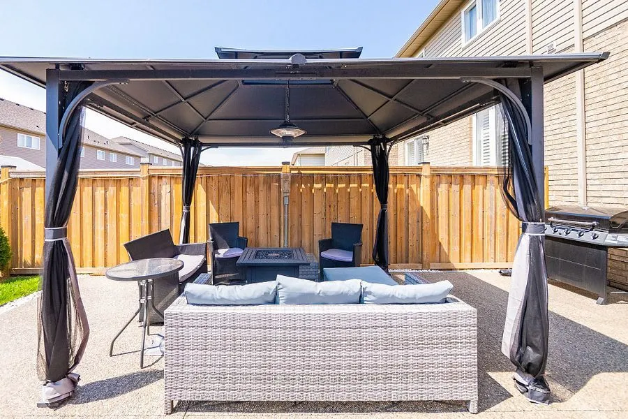 19 Bethune Avenue