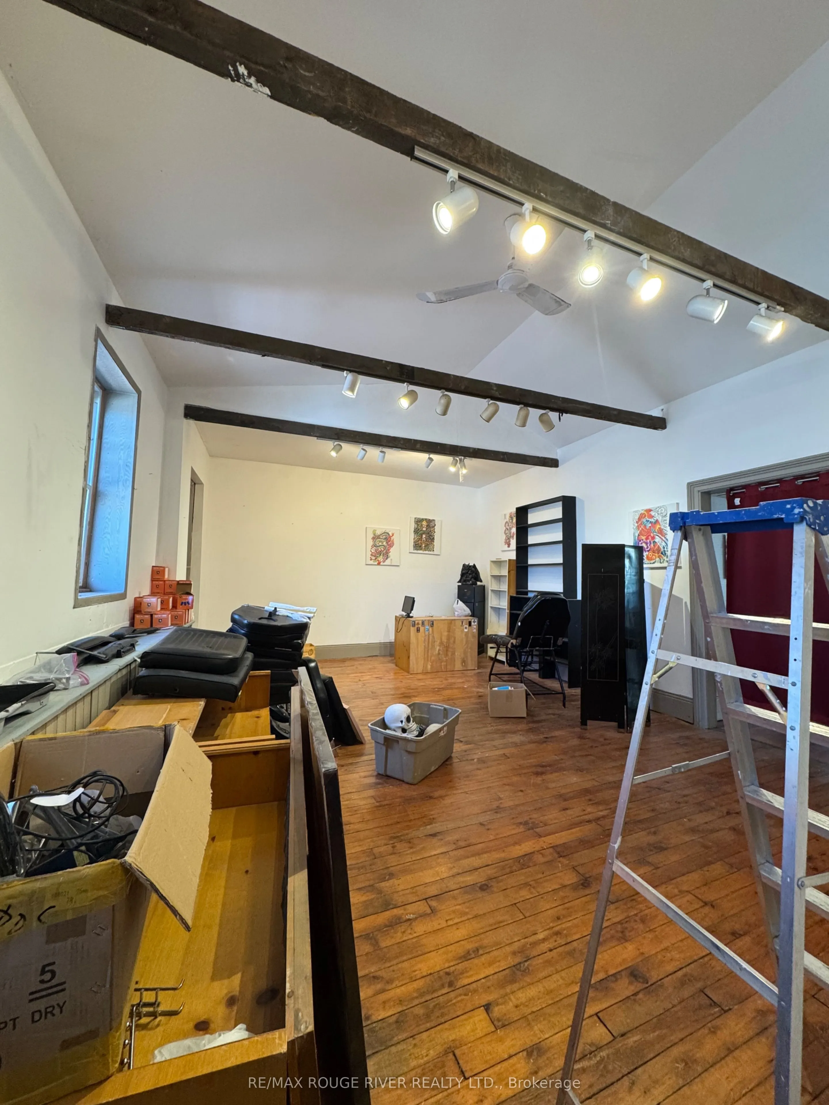 8 King Street W