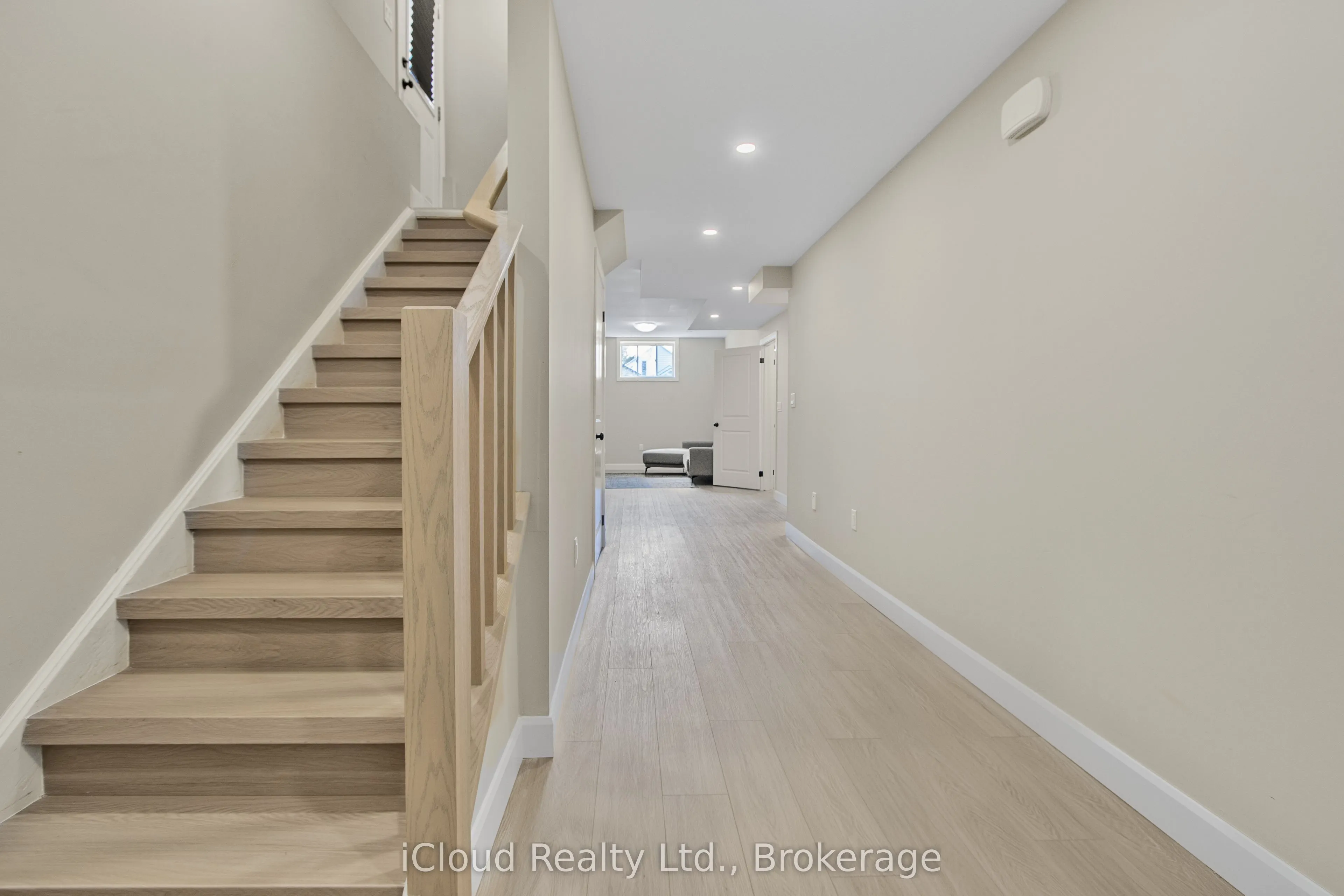 46 Lowell Street N