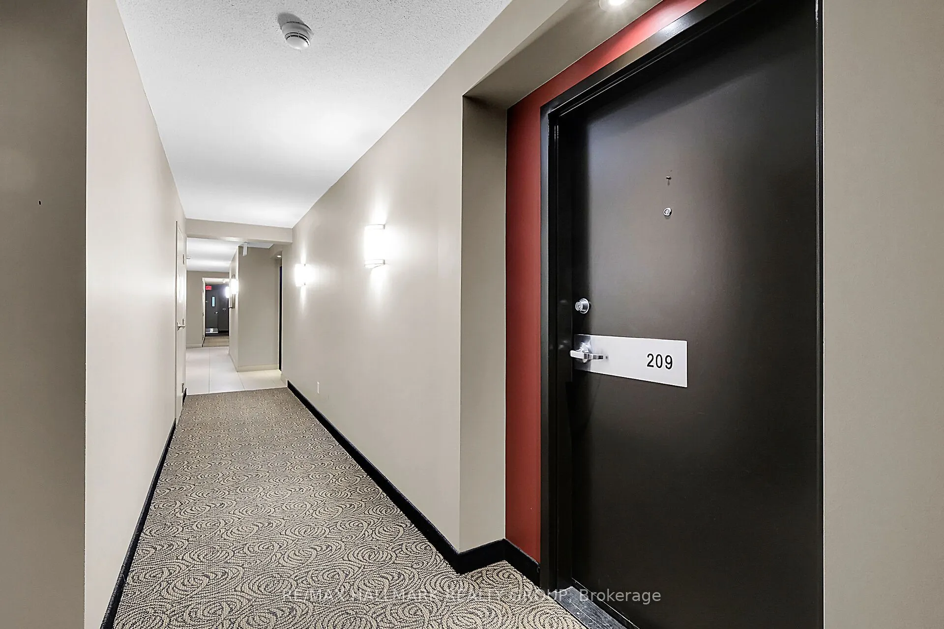 138 Somerset Street W, #209