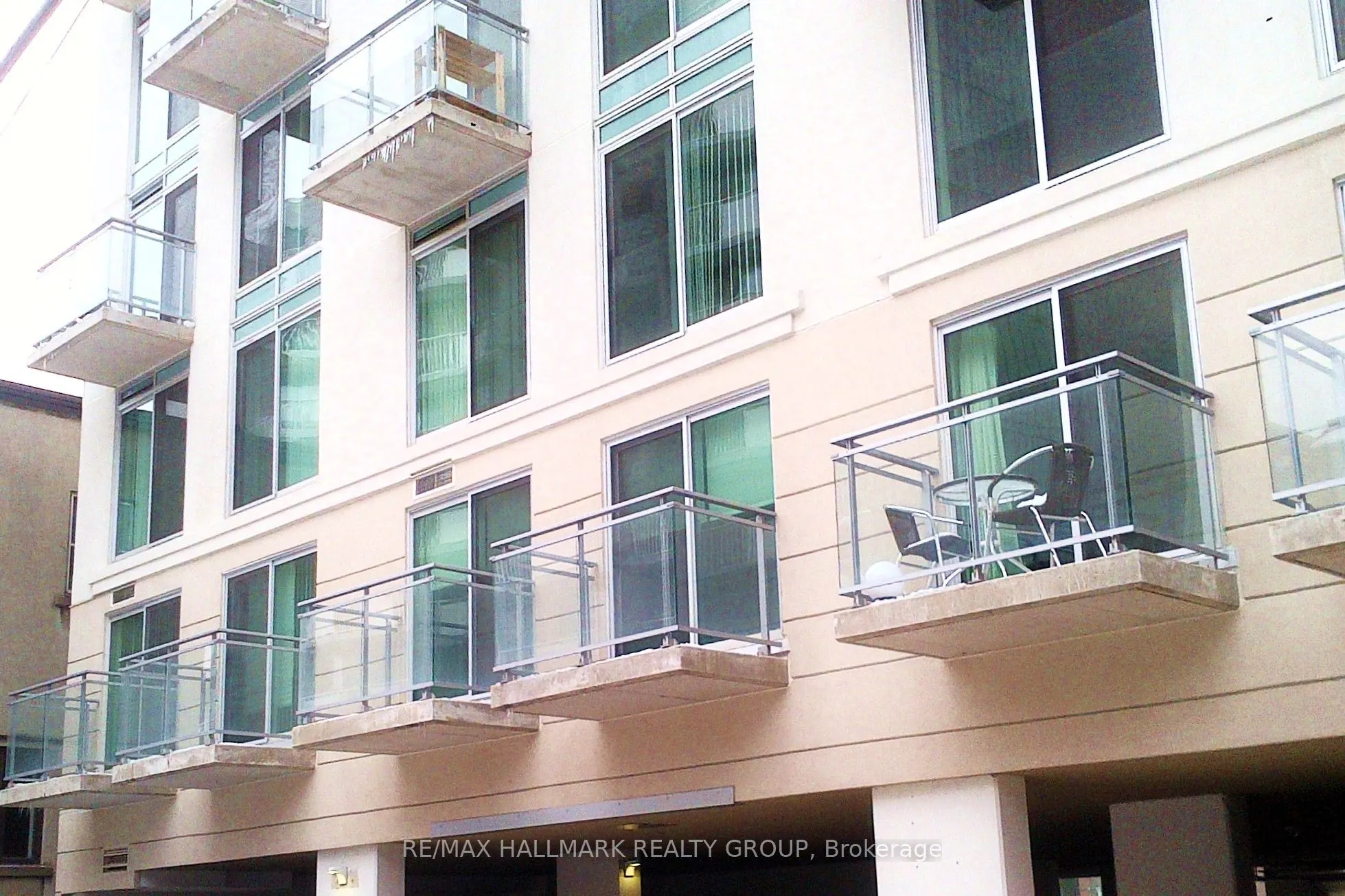 138 Somerset Street W, #209
