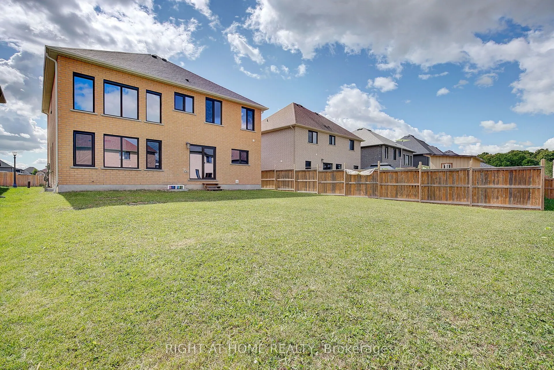 896 Zaifman Circle