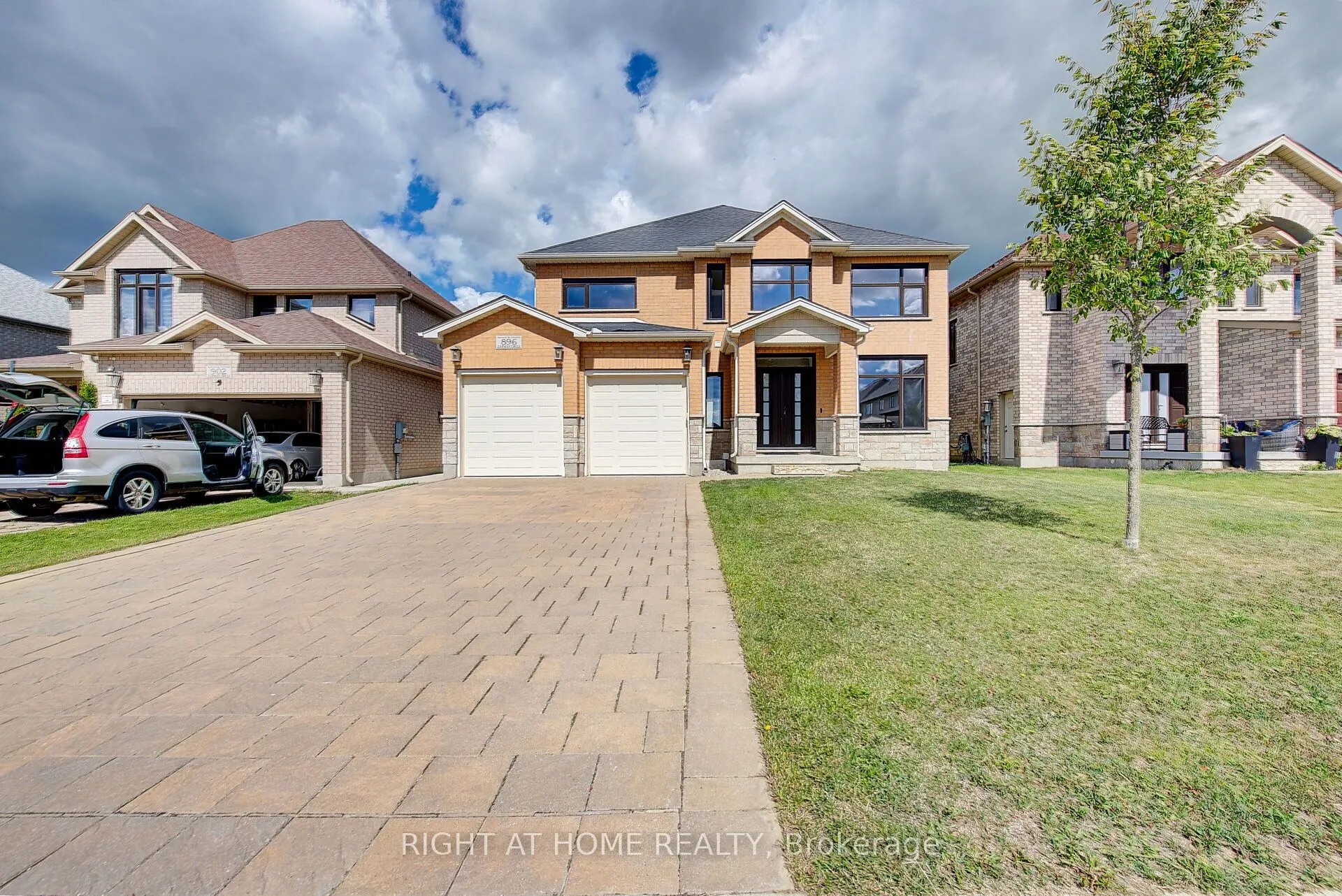 896 Zaifman Circle
