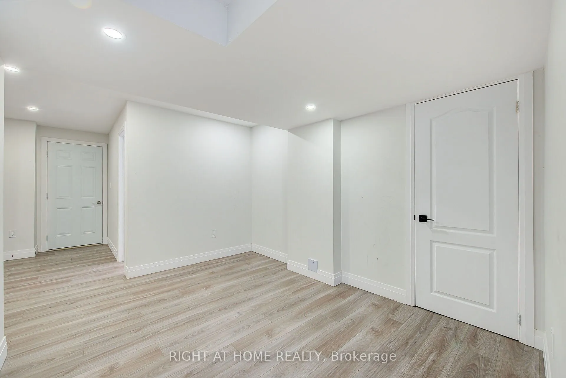 896 Zaifman Circle