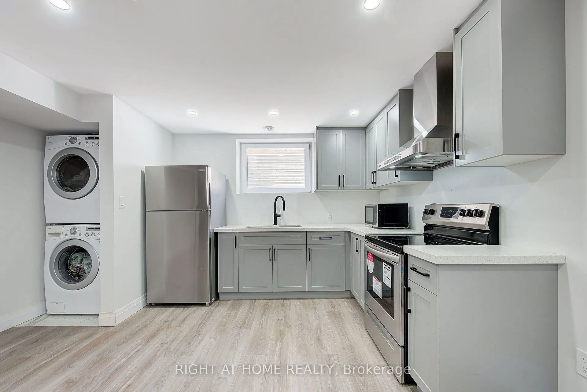 896 Zaifman Circle