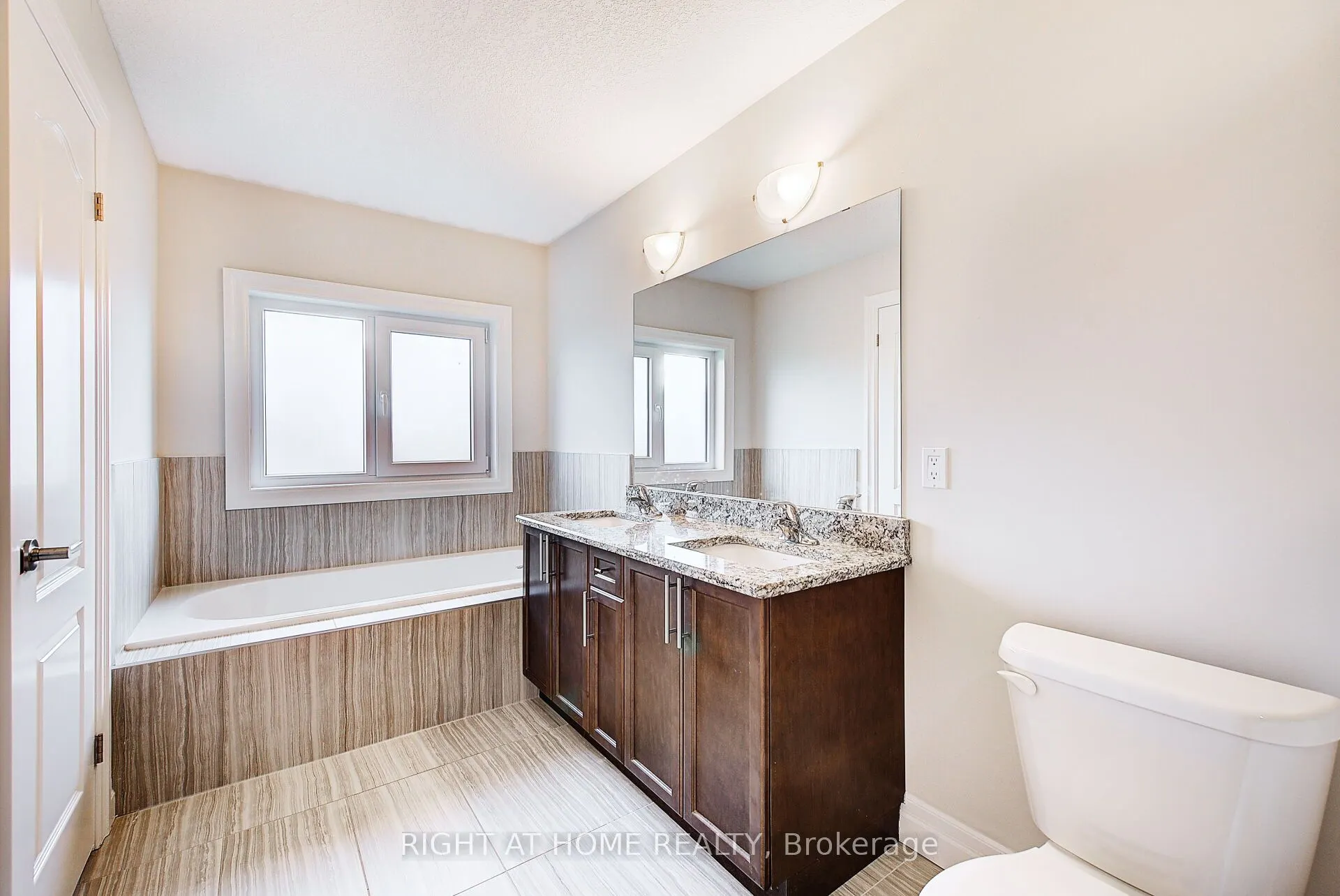 896 Zaifman Circle