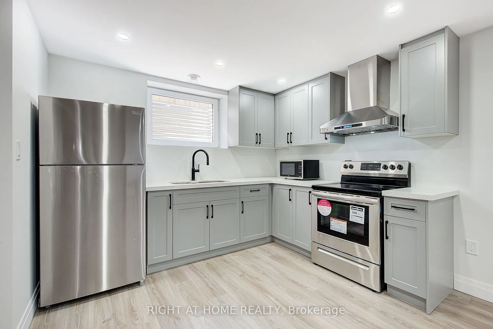 896 Zaifman Circle