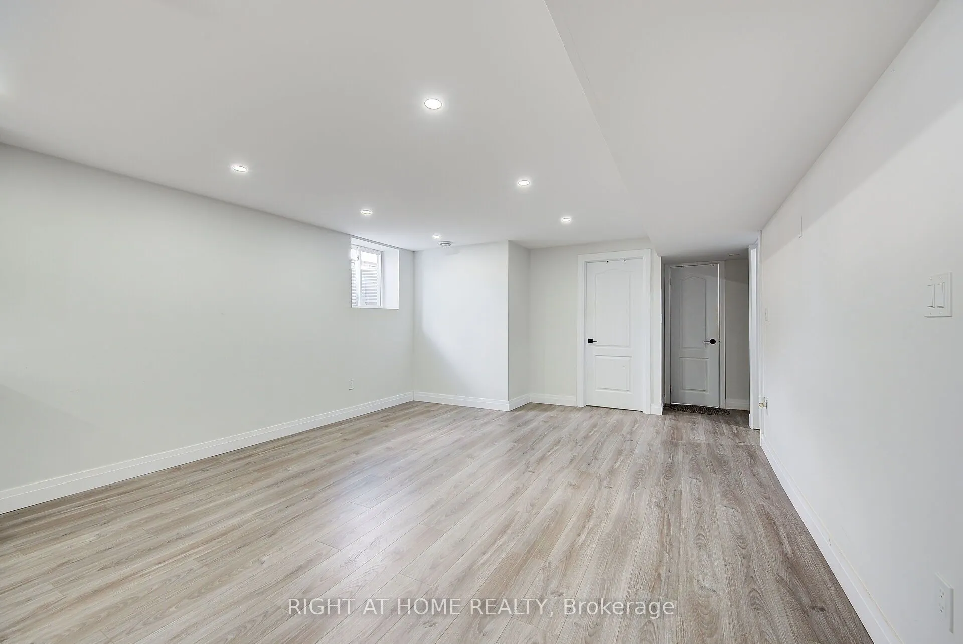896 Zaifman Circle