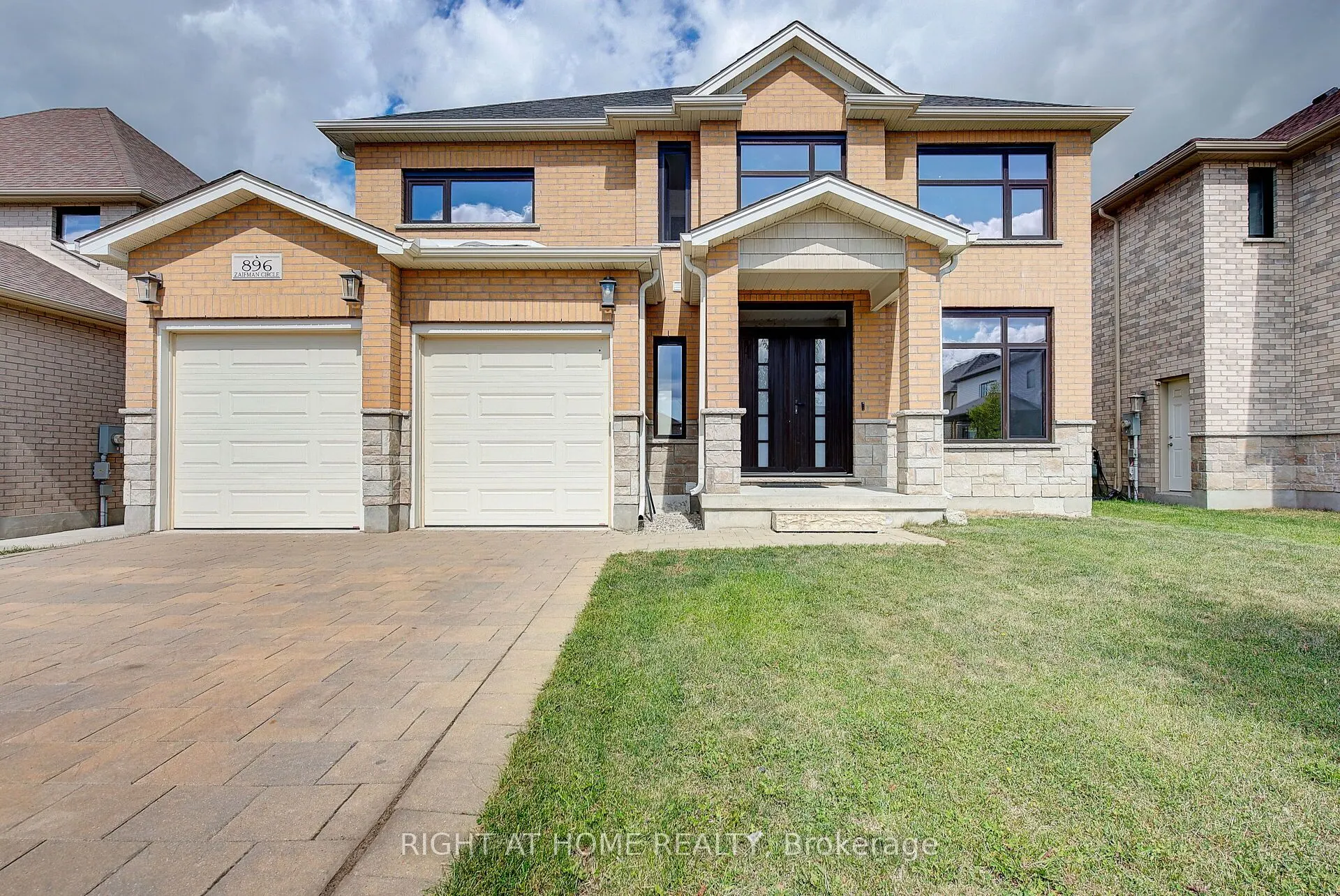 896 Zaifman Circle