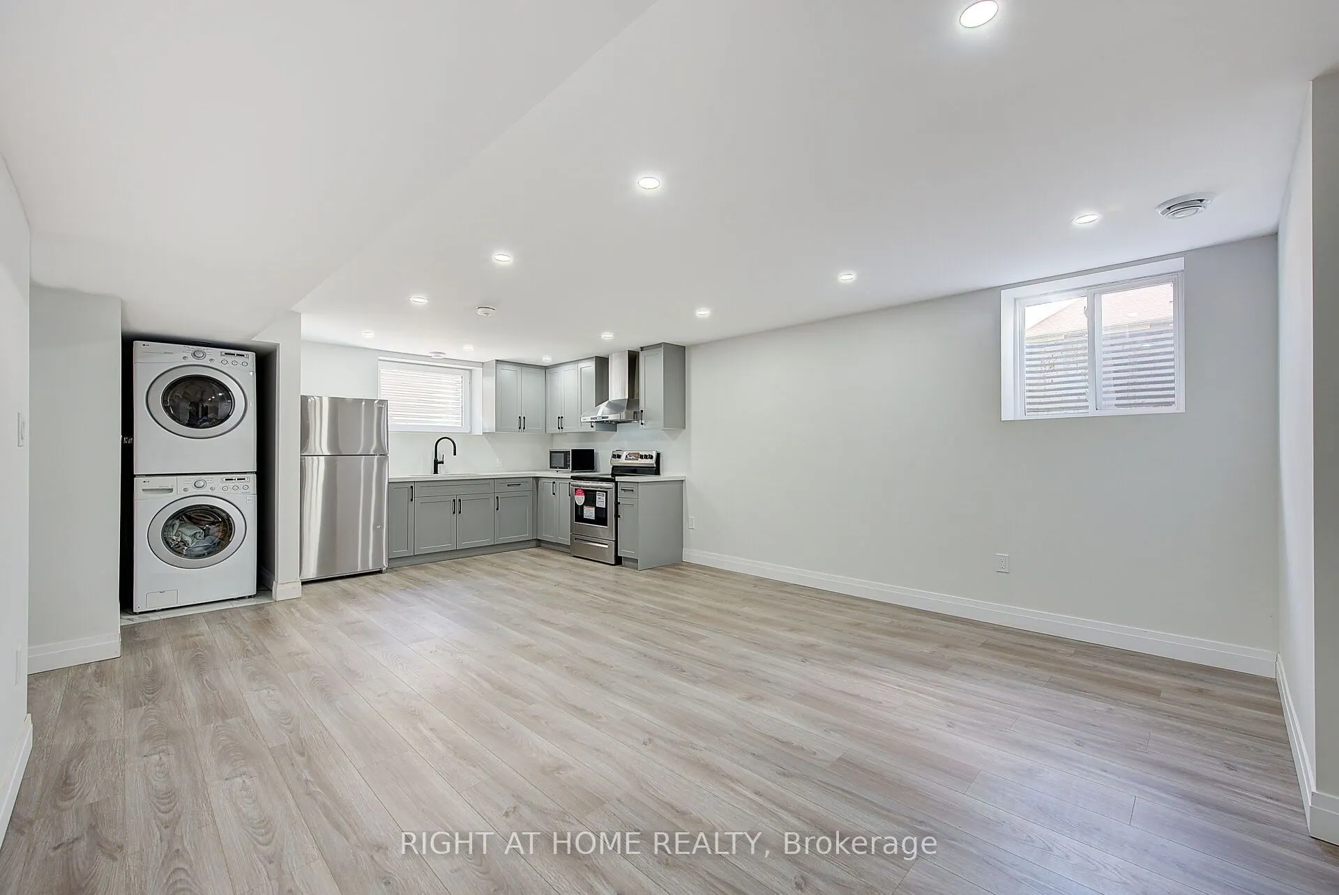 896 Zaifman Circle