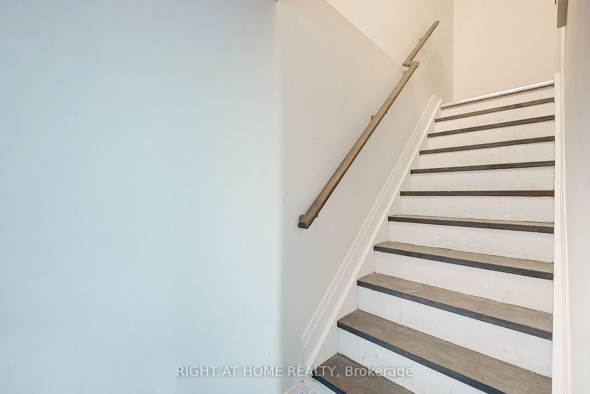 896 Zaifman Circle