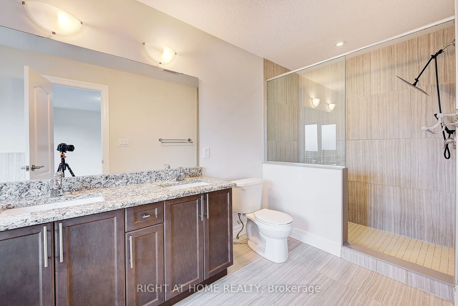 896 Zaifman Circle
