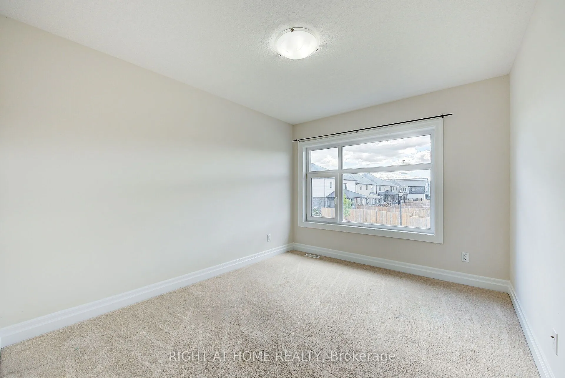 896 Zaifman Circle