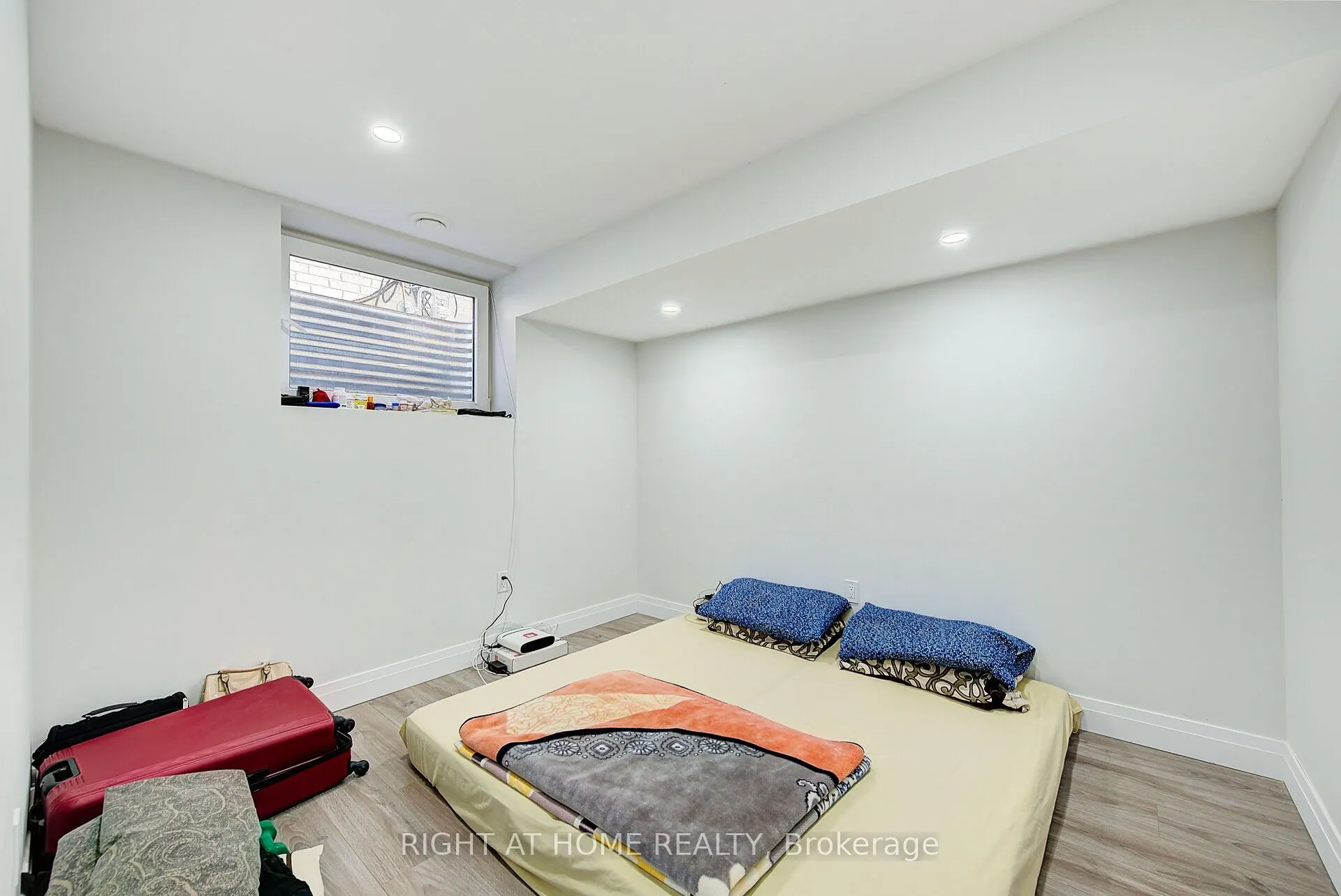 896 Zaifman Circle