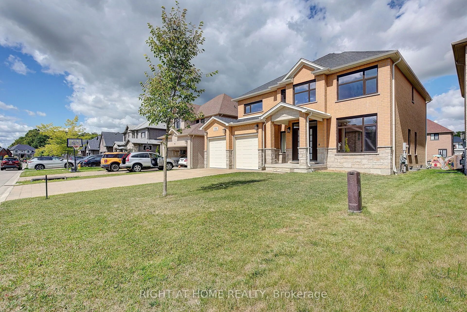896 Zaifman Circle
