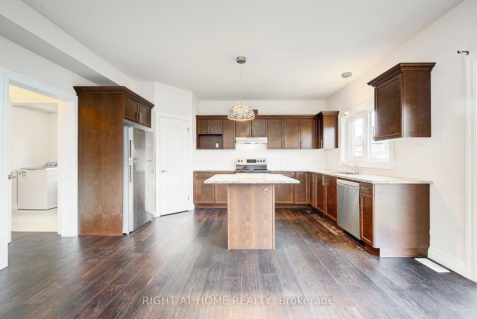 896 Zaifman Circle