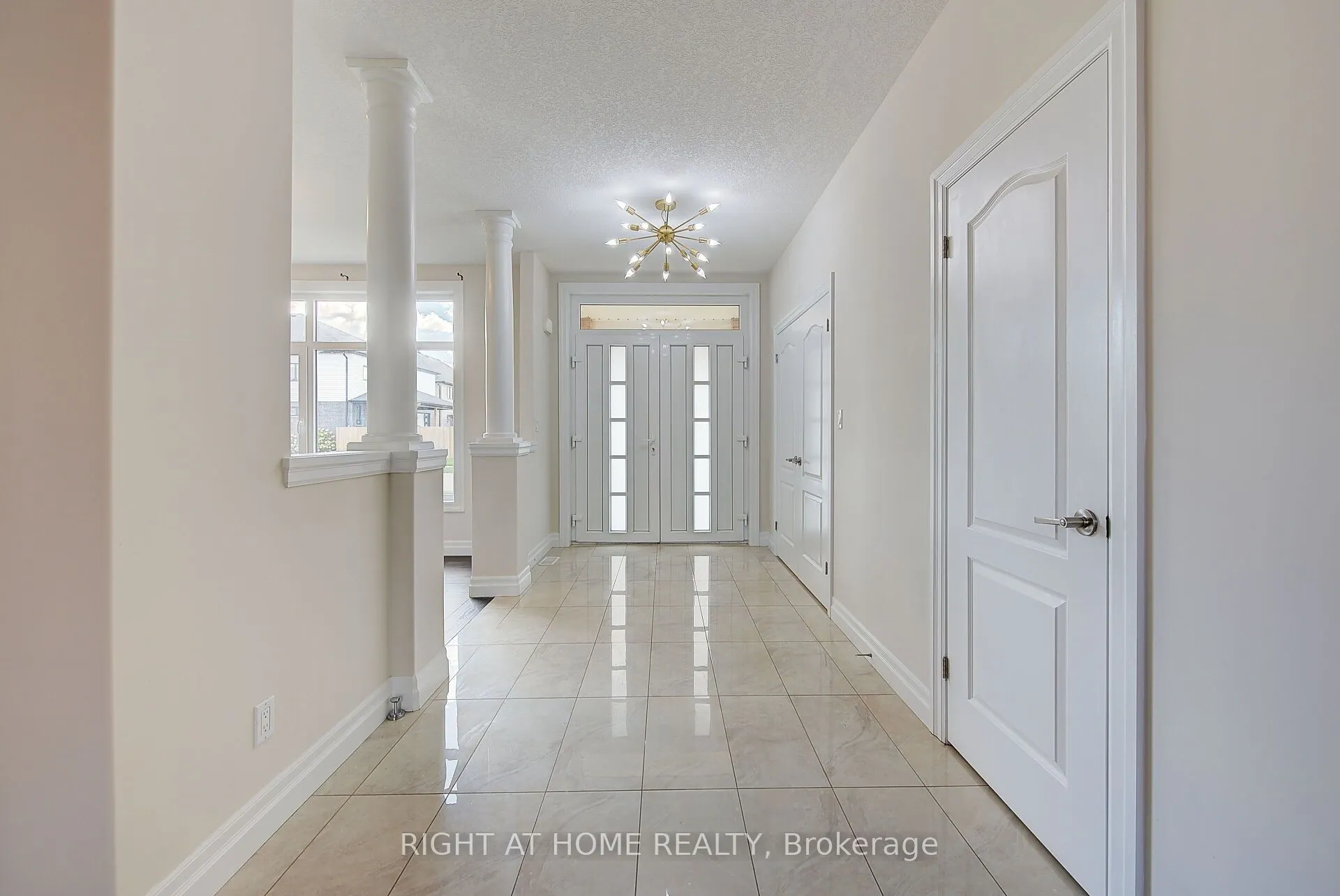 896 Zaifman Circle