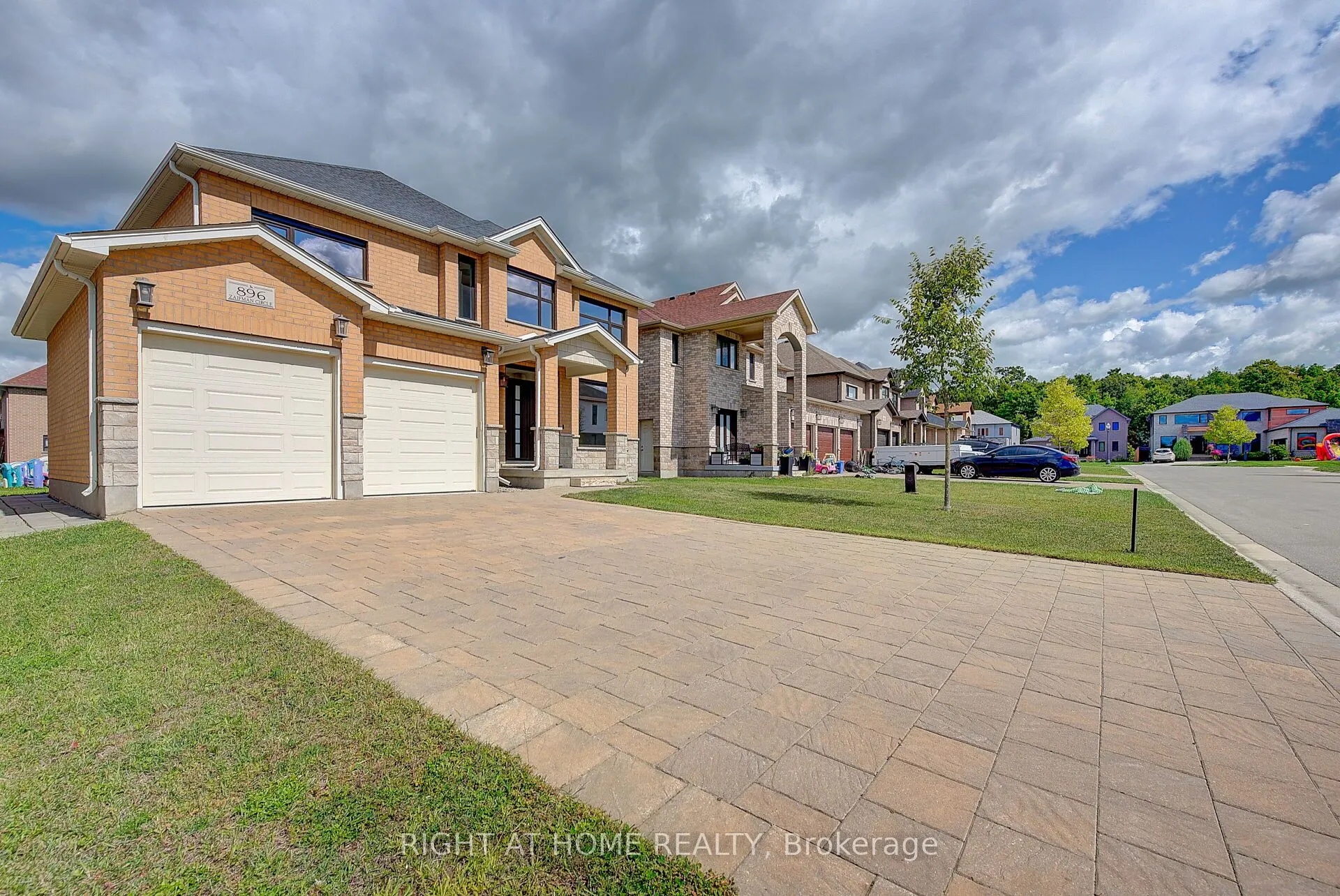 896 Zaifman Circle