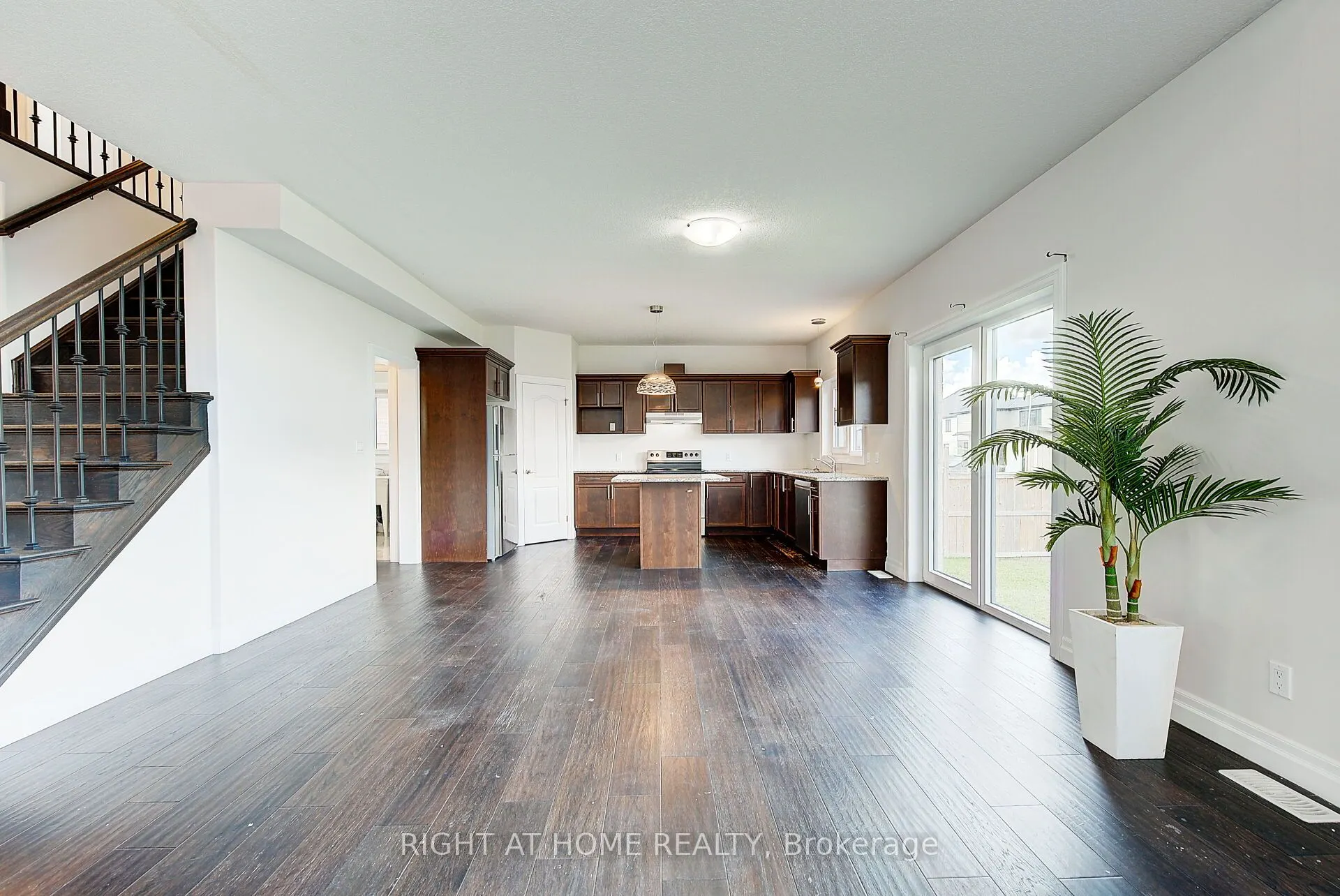 896 Zaifman Circle