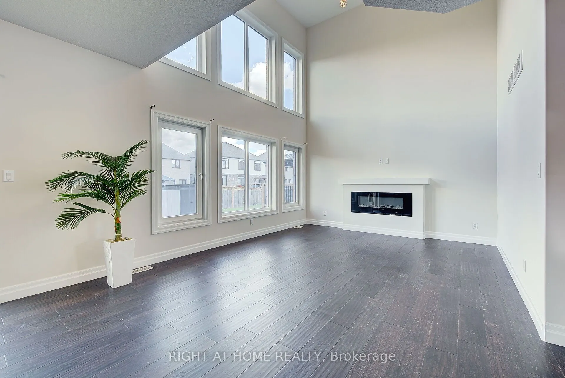896 Zaifman Circle