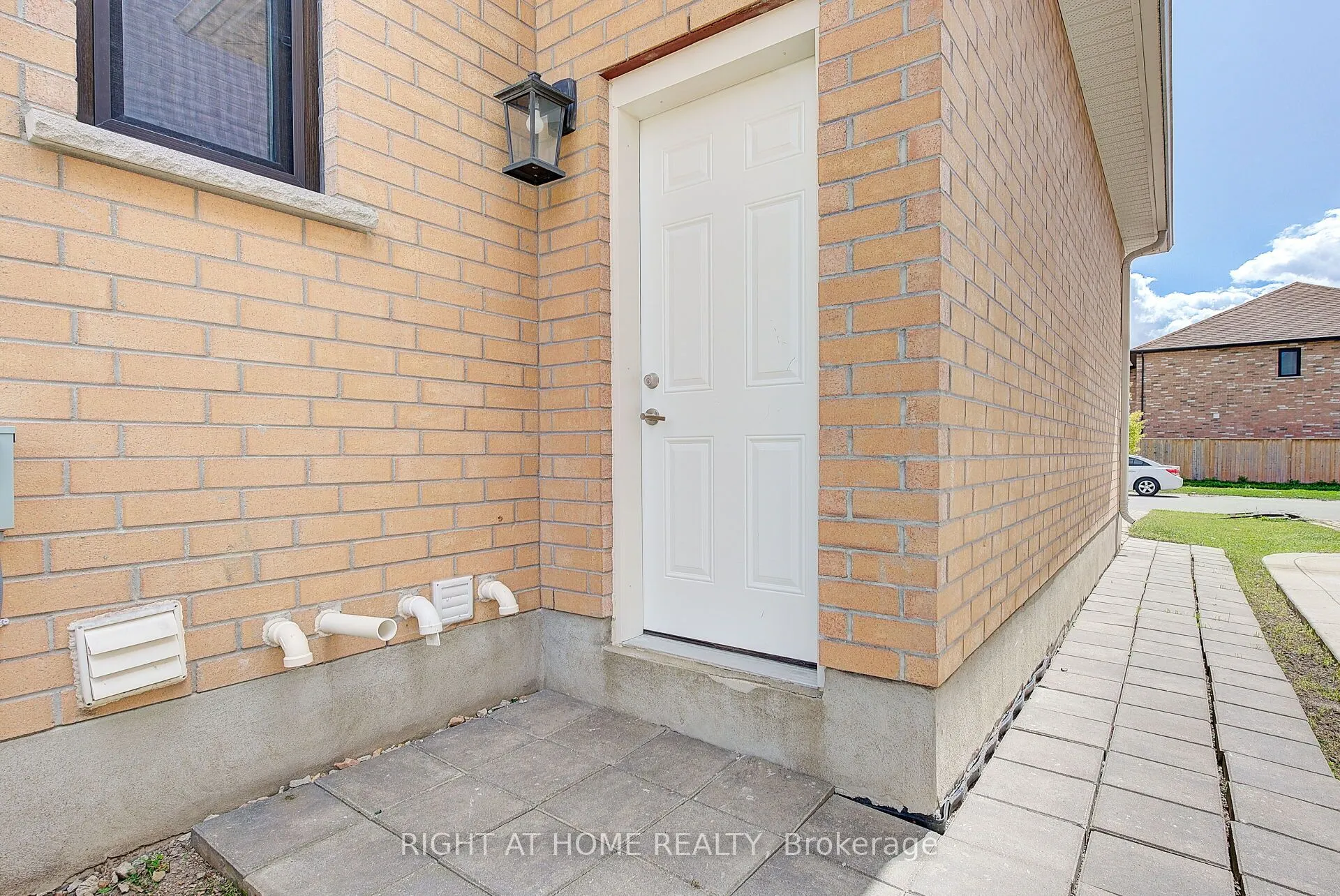 896 Zaifman Circle