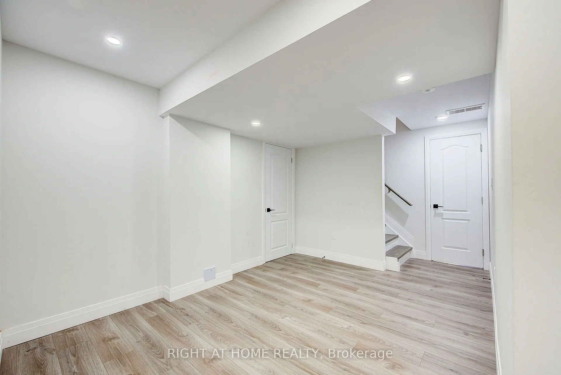 896 Zaifman Circle