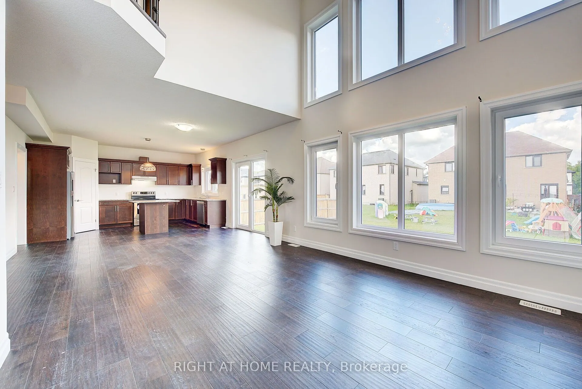 896 Zaifman Circle