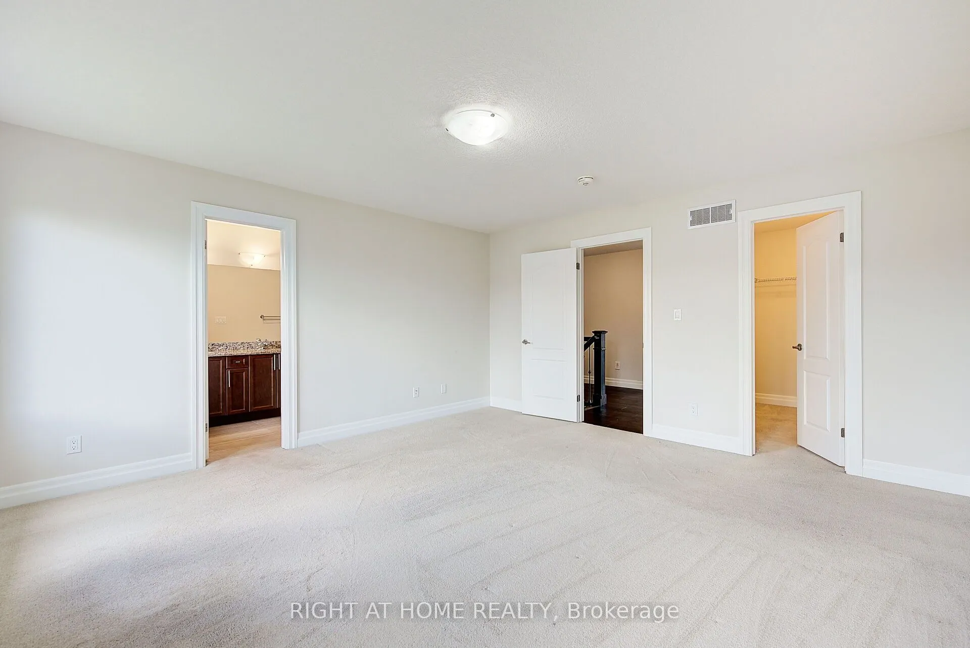 896 Zaifman Circle