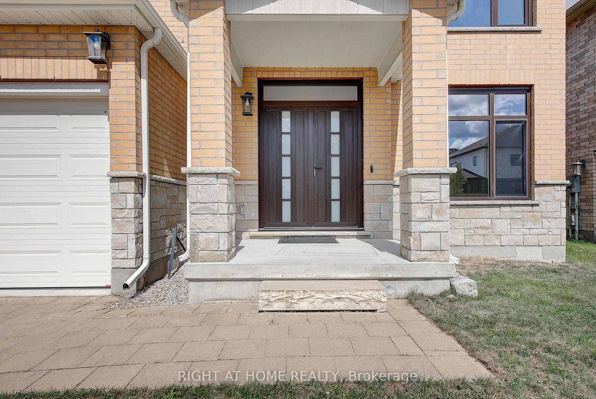 896 Zaifman Circle