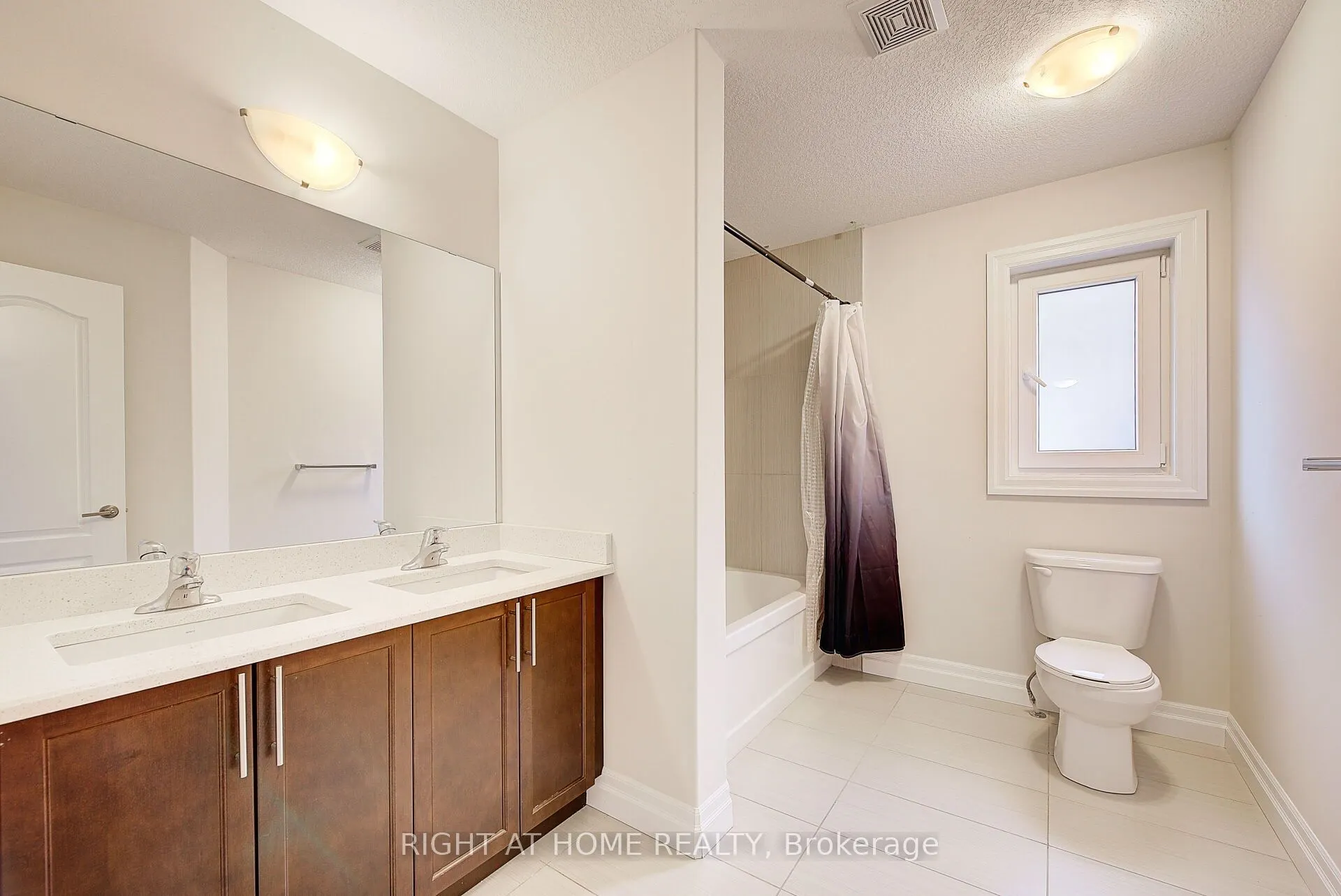 896 Zaifman Circle