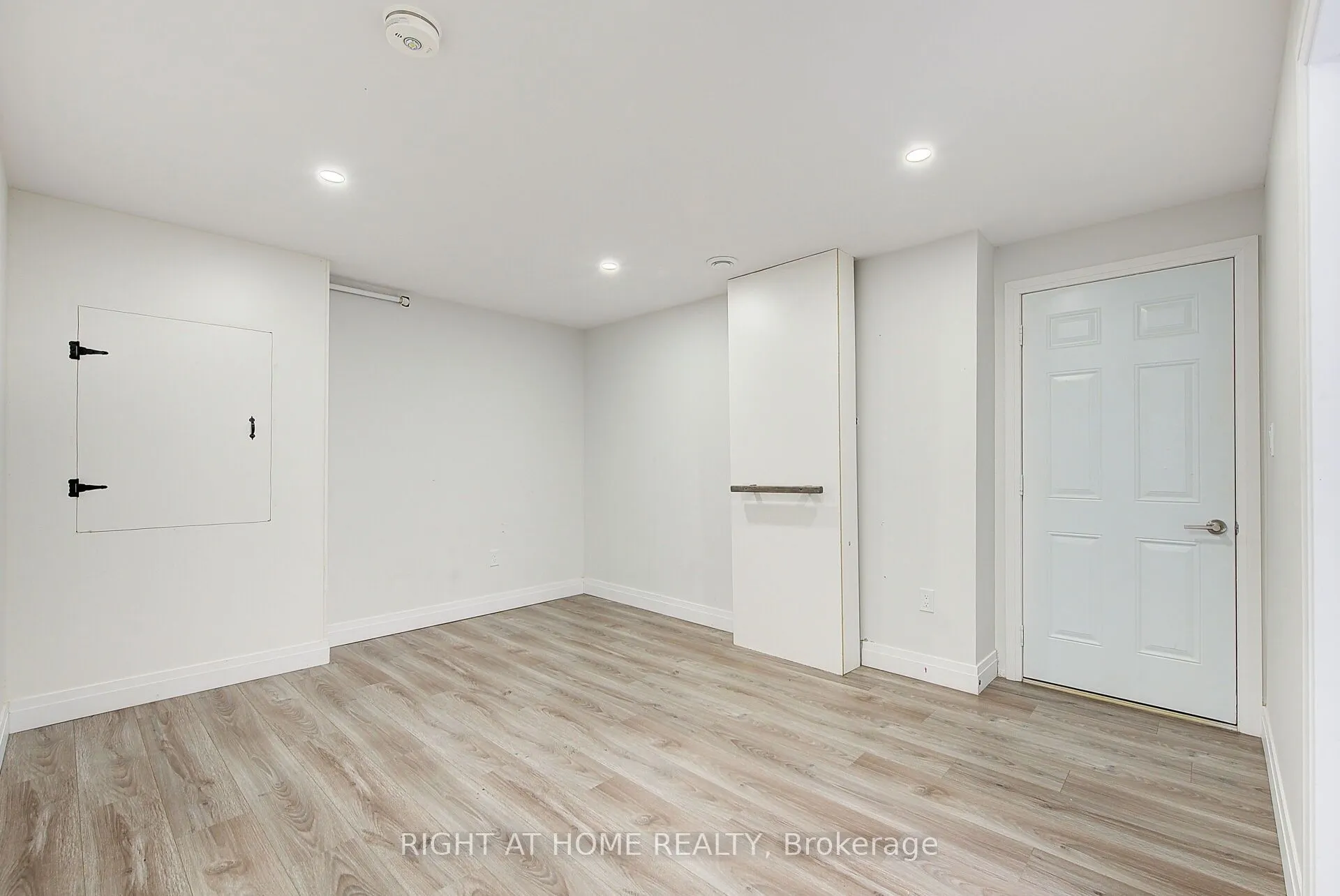 896 Zaifman Circle