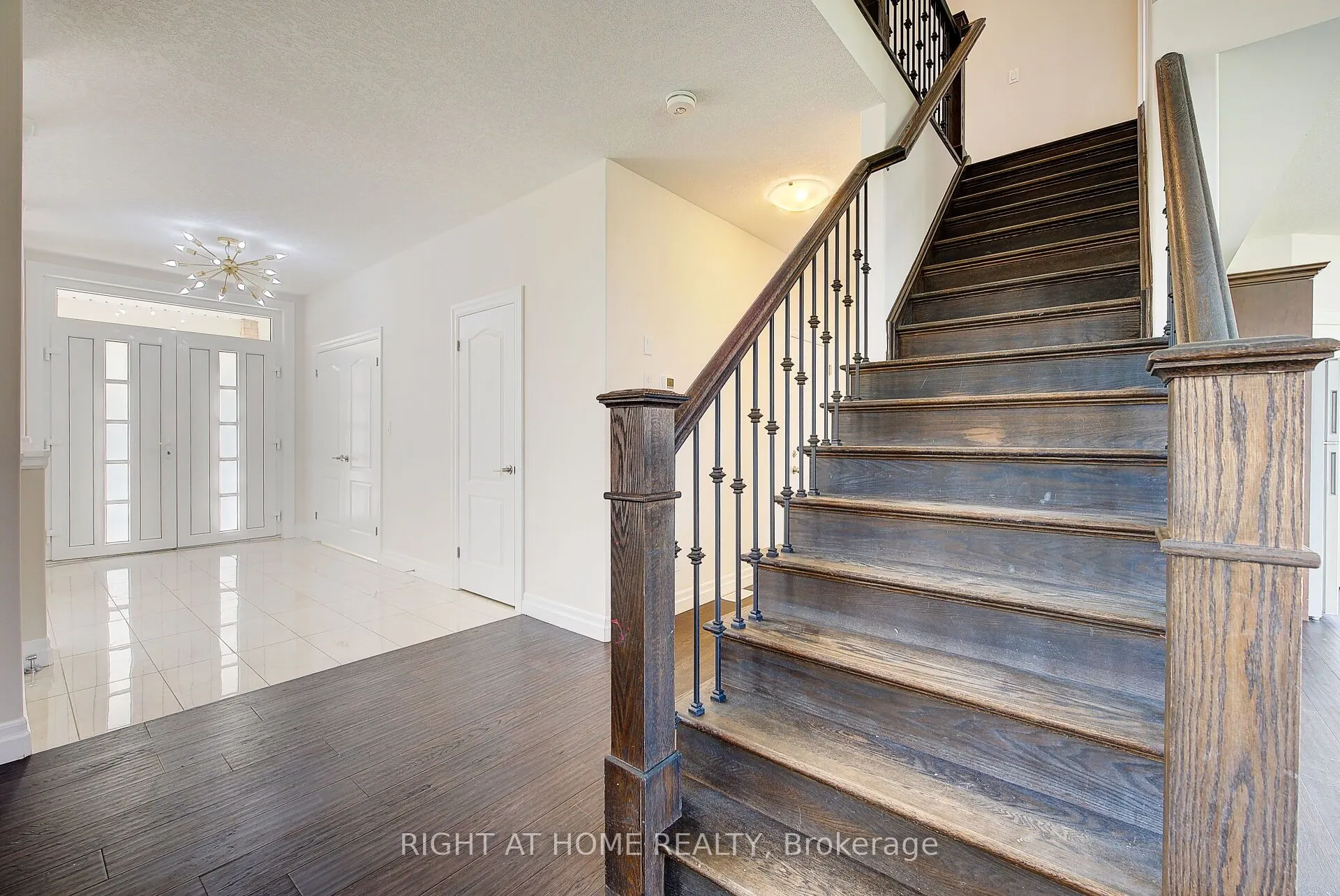 896 Zaifman Circle