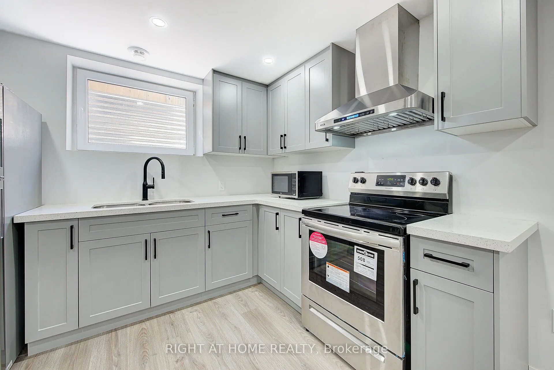 896 Zaifman Circle
