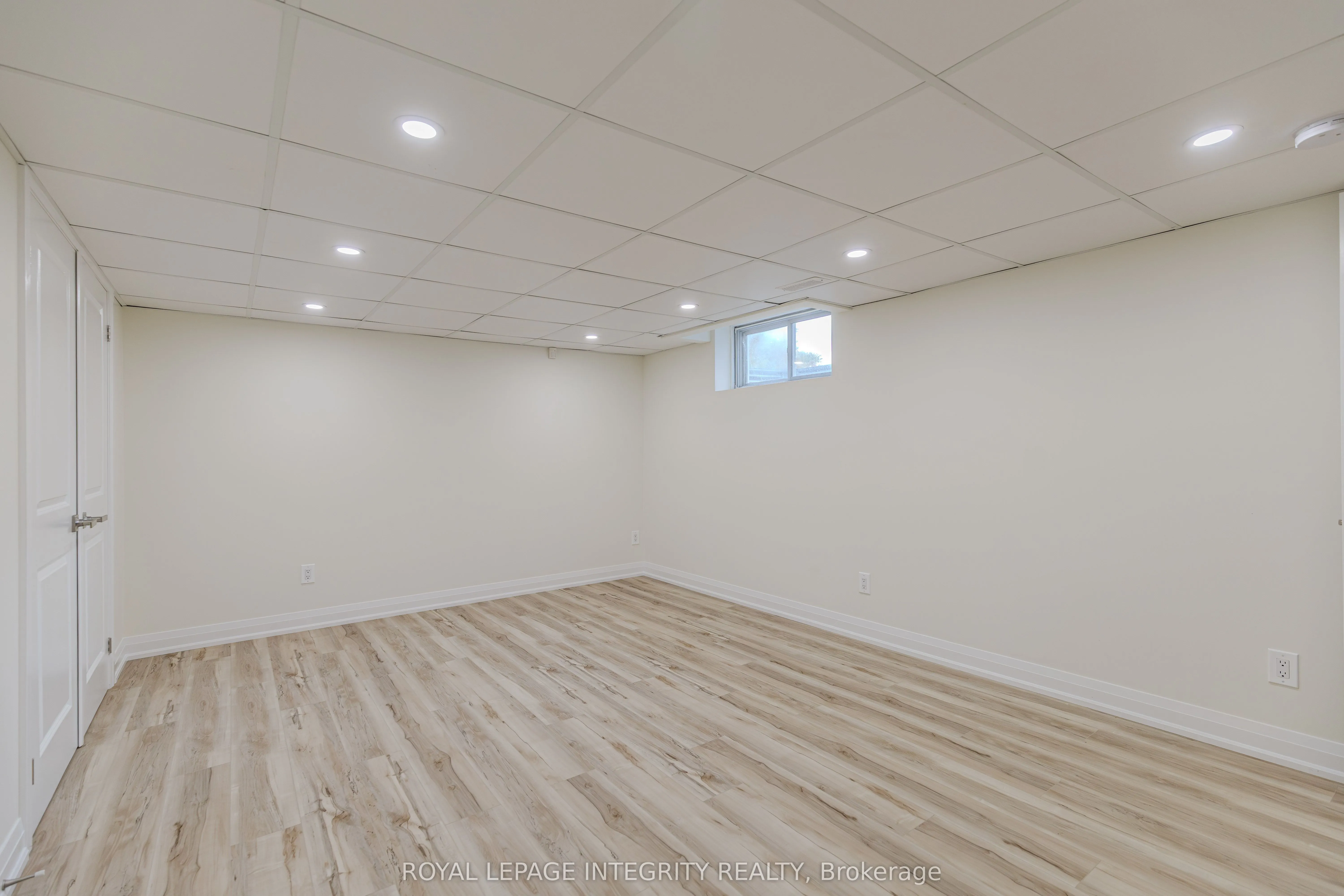 5884 Earlscourt Crescent