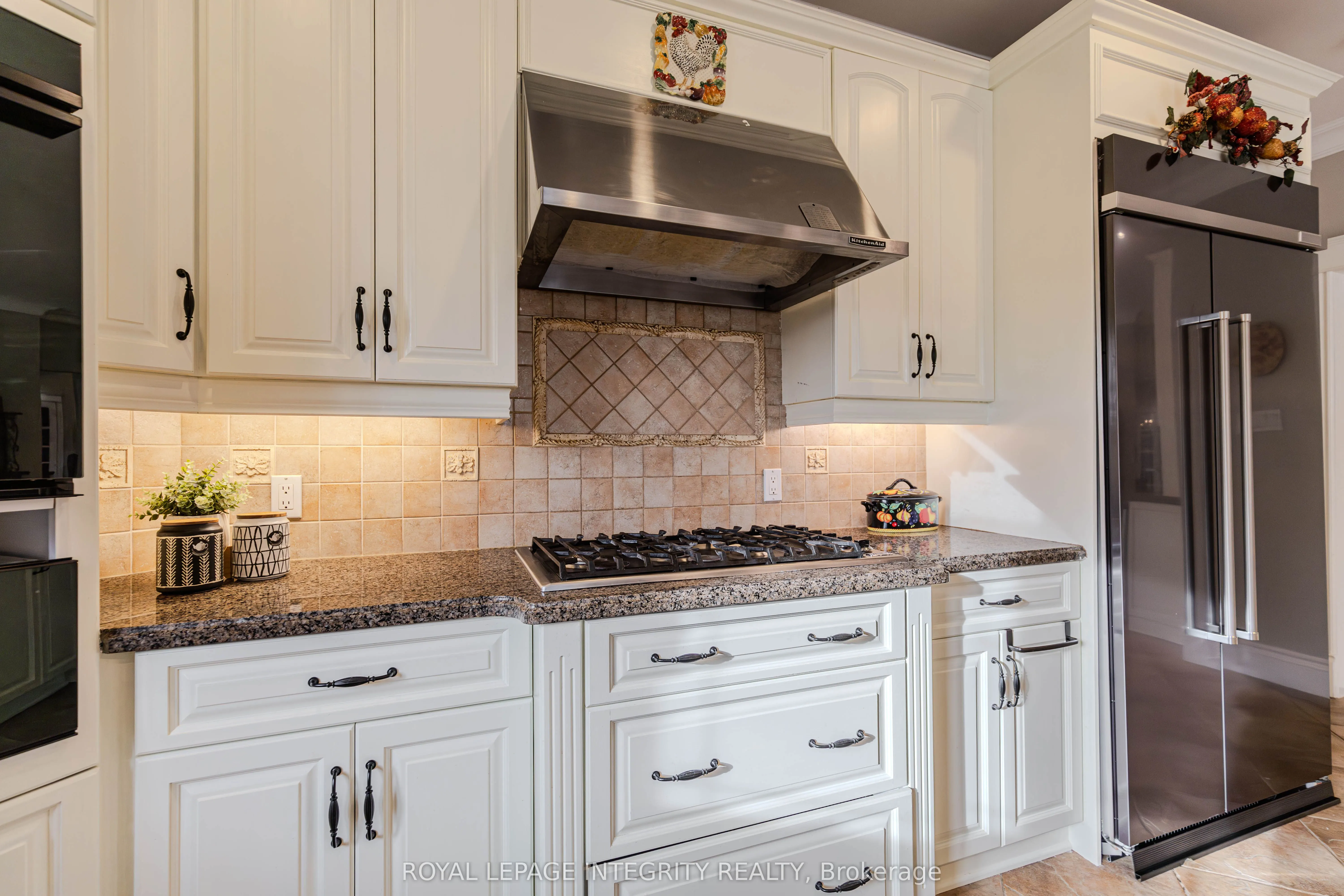5884 Earlscourt Crescent