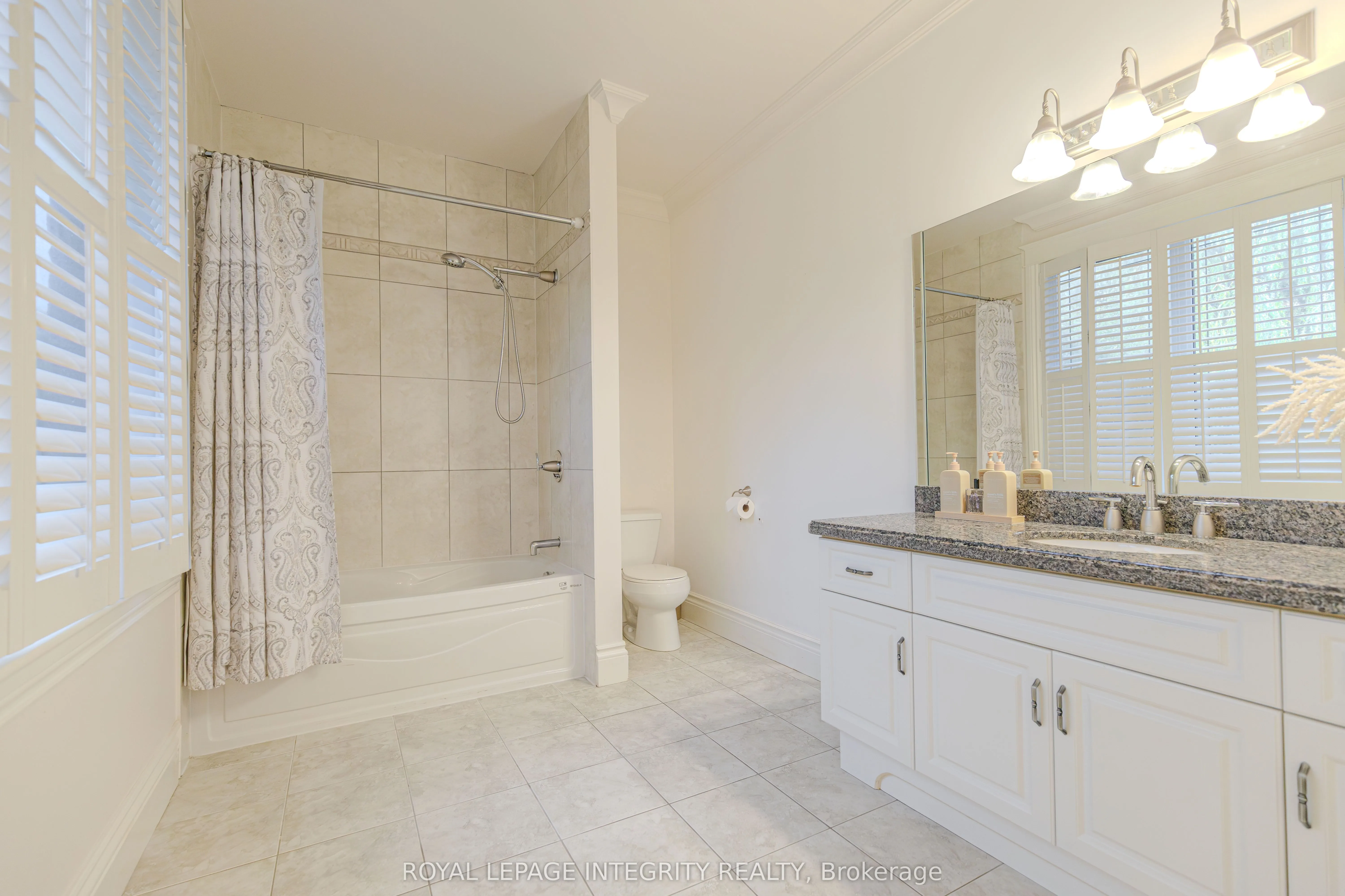 5884 Earlscourt Crescent
