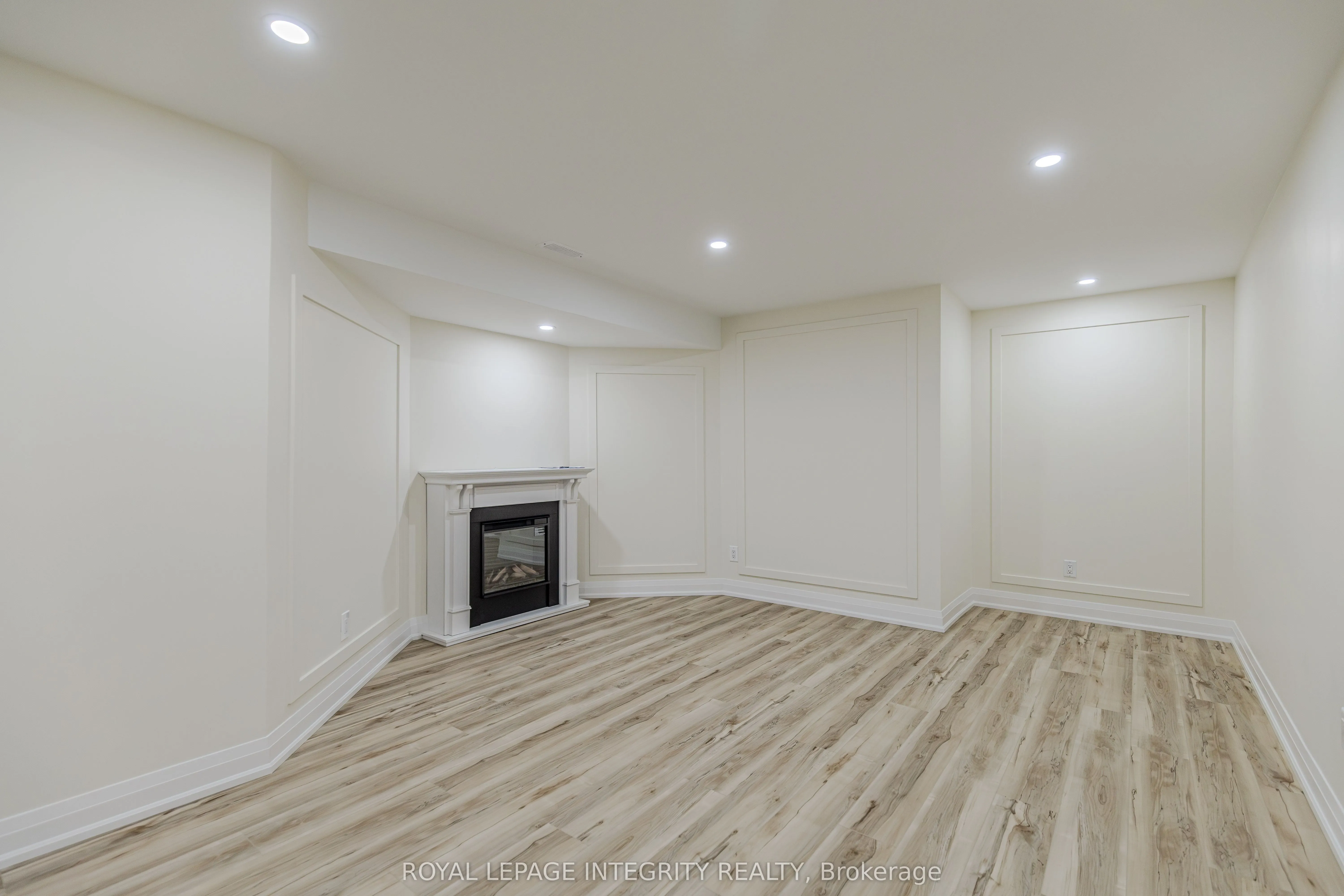 5884 Earlscourt Crescent